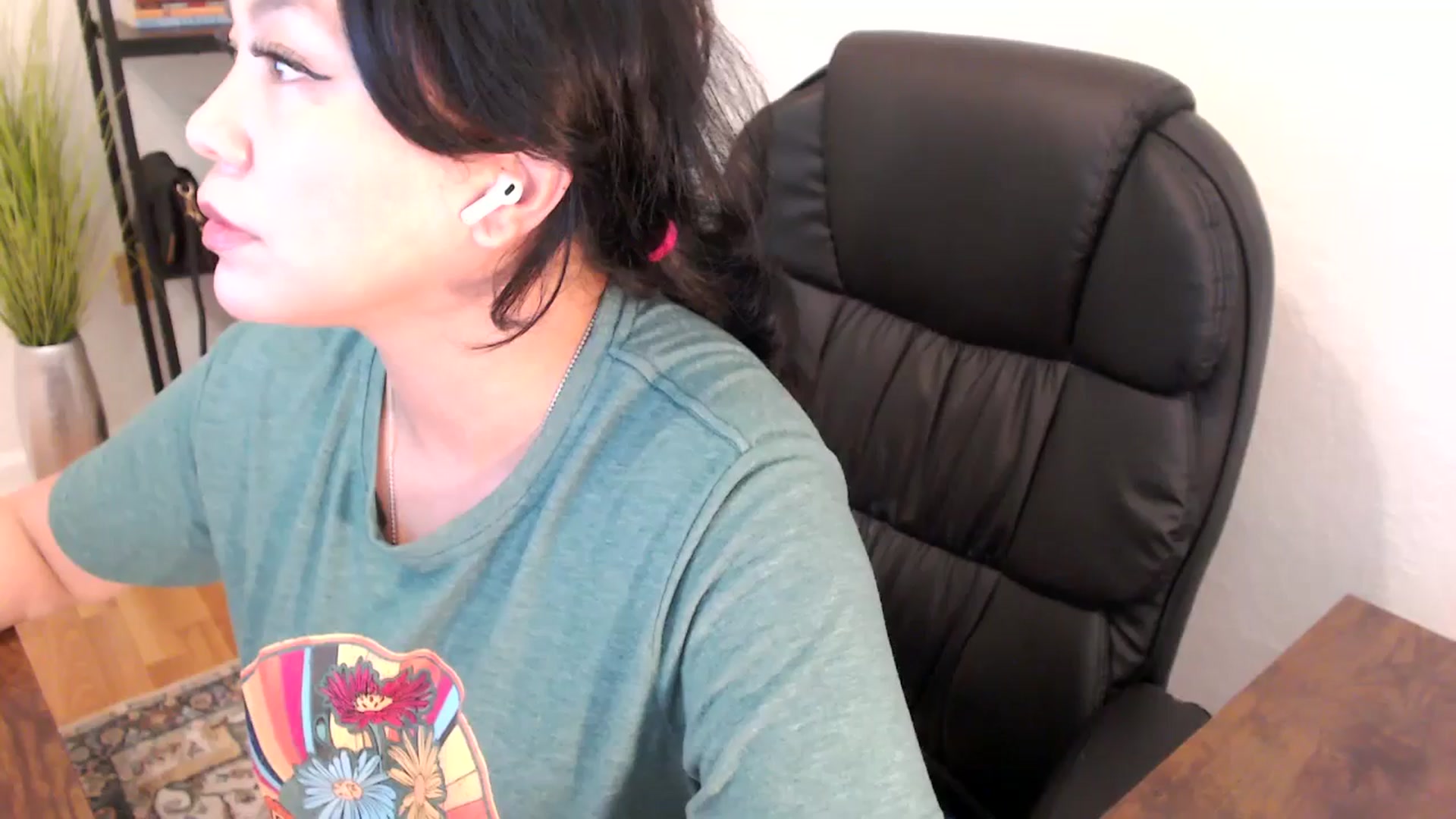 Gallery image thumbnail from MickaylaStar's myfreecams stream on, 02/04/2025, 21:30 image 13 of 20