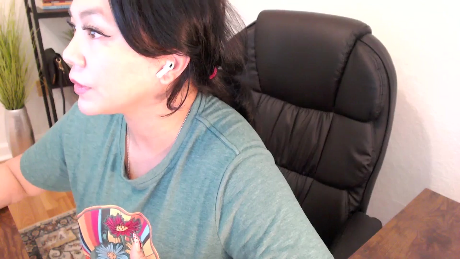 Gallery image thumbnail from MickaylaStar's myfreecams stream on, 02/04/2025, 21:30 image 12 of 20