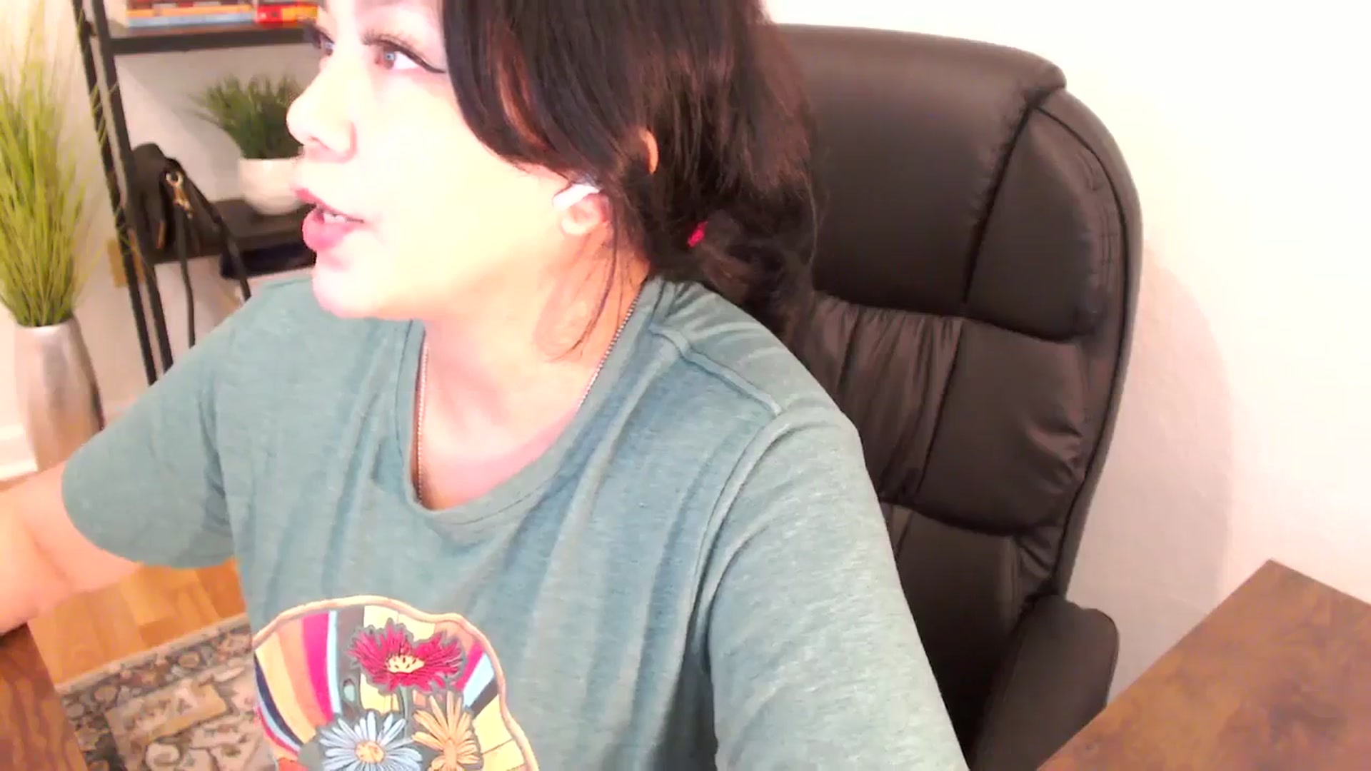 Gallery image thumbnail from MickaylaStar's myfreecams stream on, 02/04/2025, 21:30 image 6 of 20