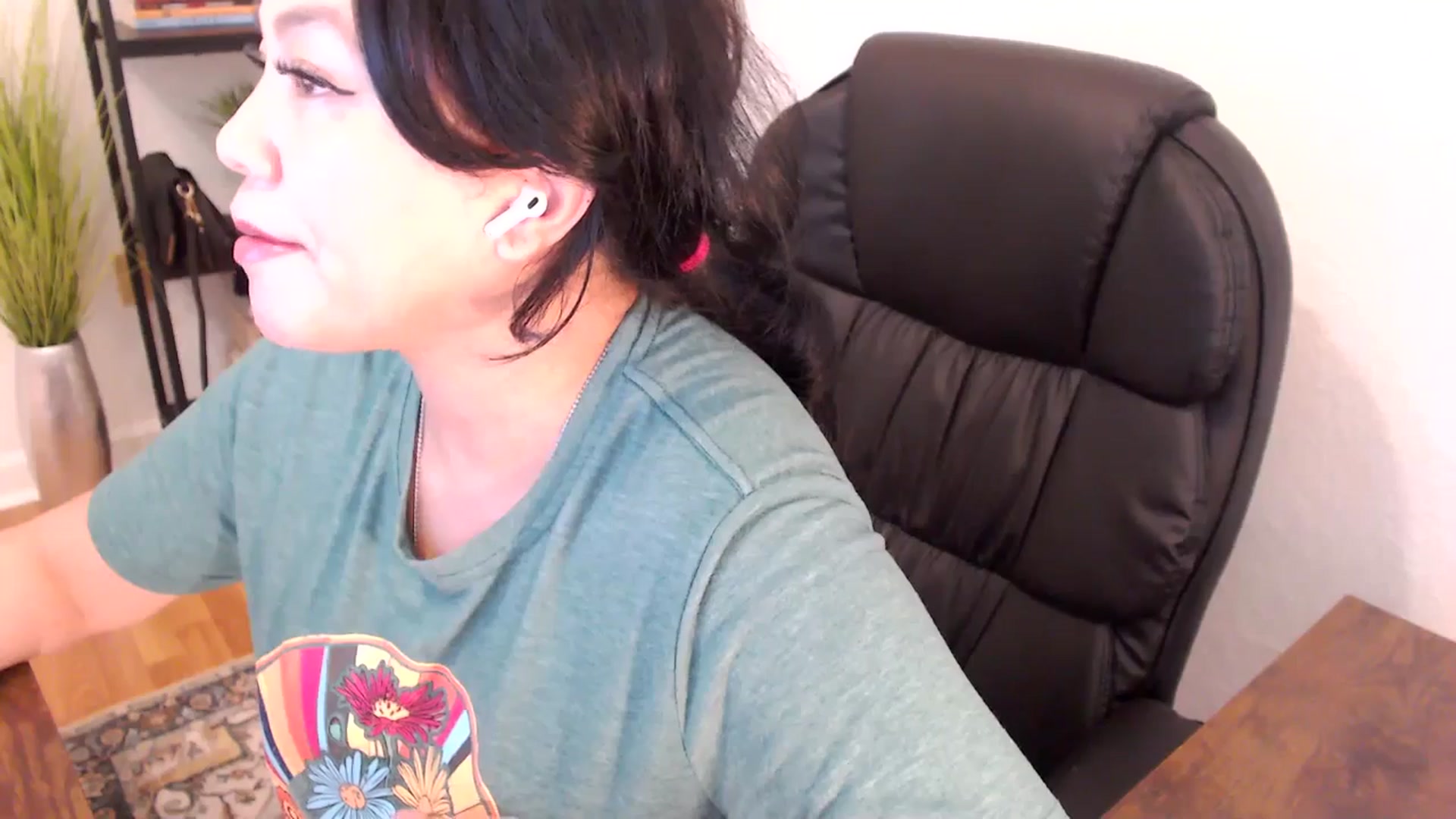 Gallery image thumbnail from MickaylaStar's myfreecams stream on, 02/04/2025, 21:30 image 16 of 20