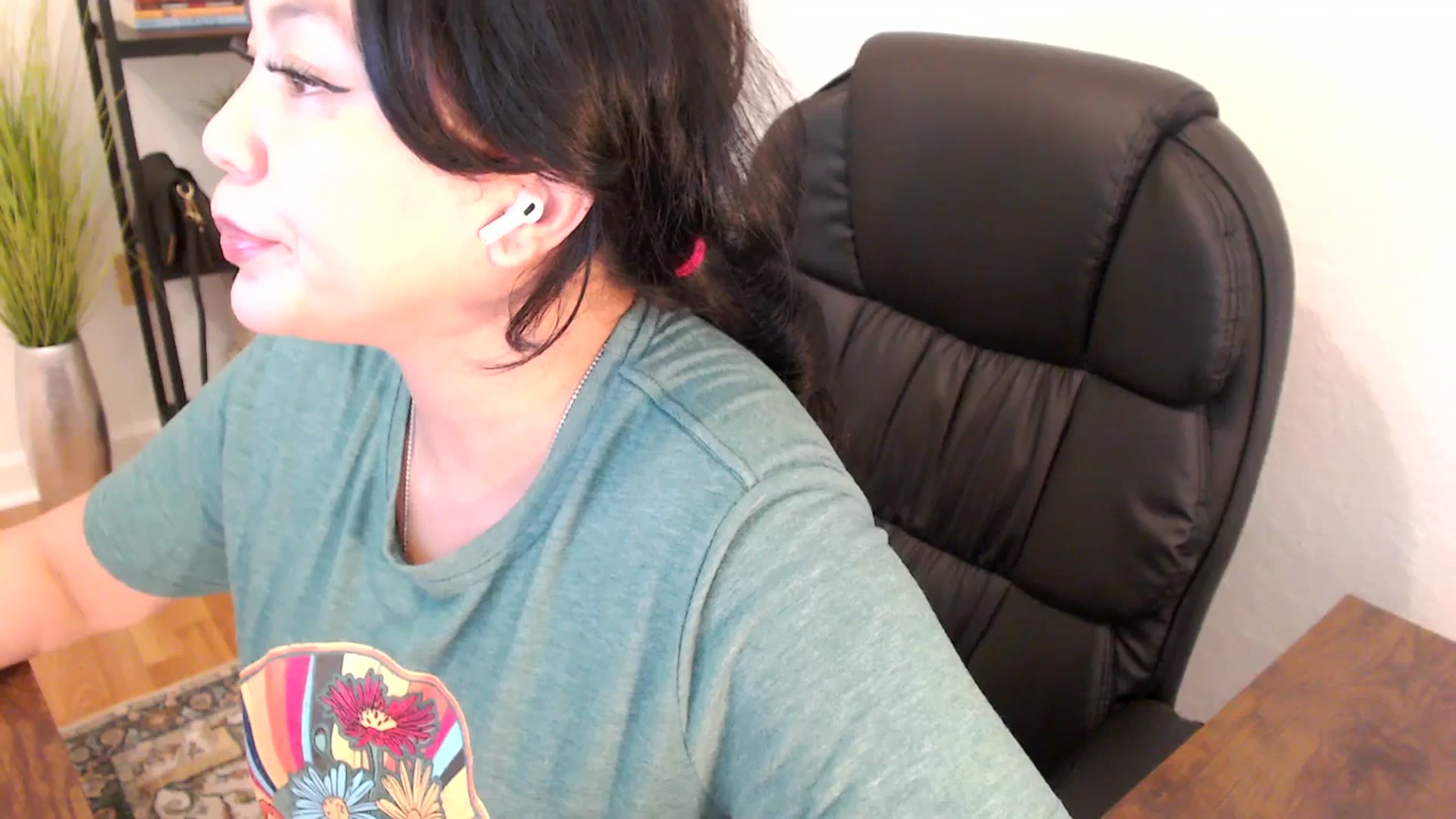 Gallery image thumbnail from MickaylaStar's myfreecams stream on, 02/04/2025, 21:30 image 15 of 20