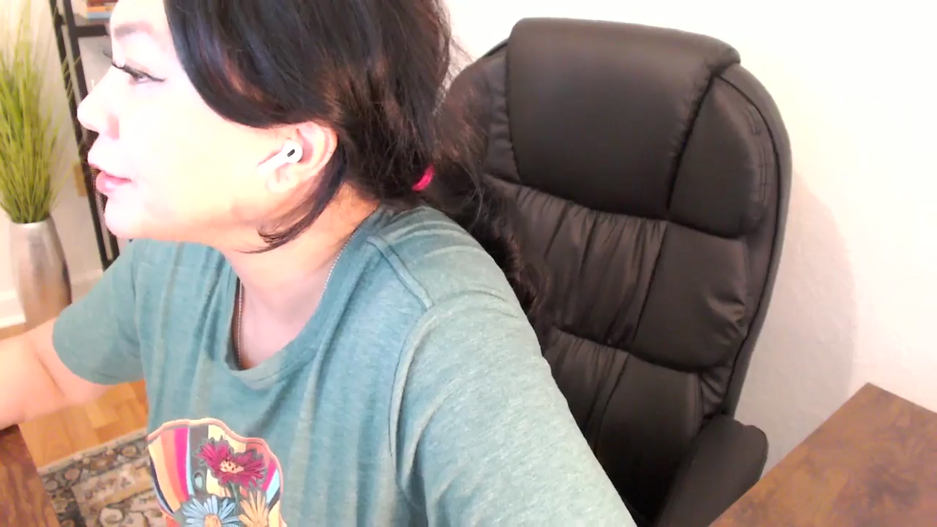 Gallery image thumbnail from MickaylaStar's myfreecams stream on, 02/04/2025, 21:30 image 7 of 20