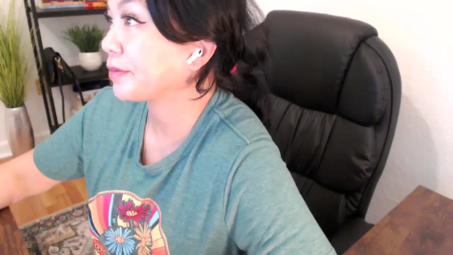 Gallery image thumbnail from MickaylaStar's myfreecams stream on, 02/04/2025, 21:30 image 17 of 20