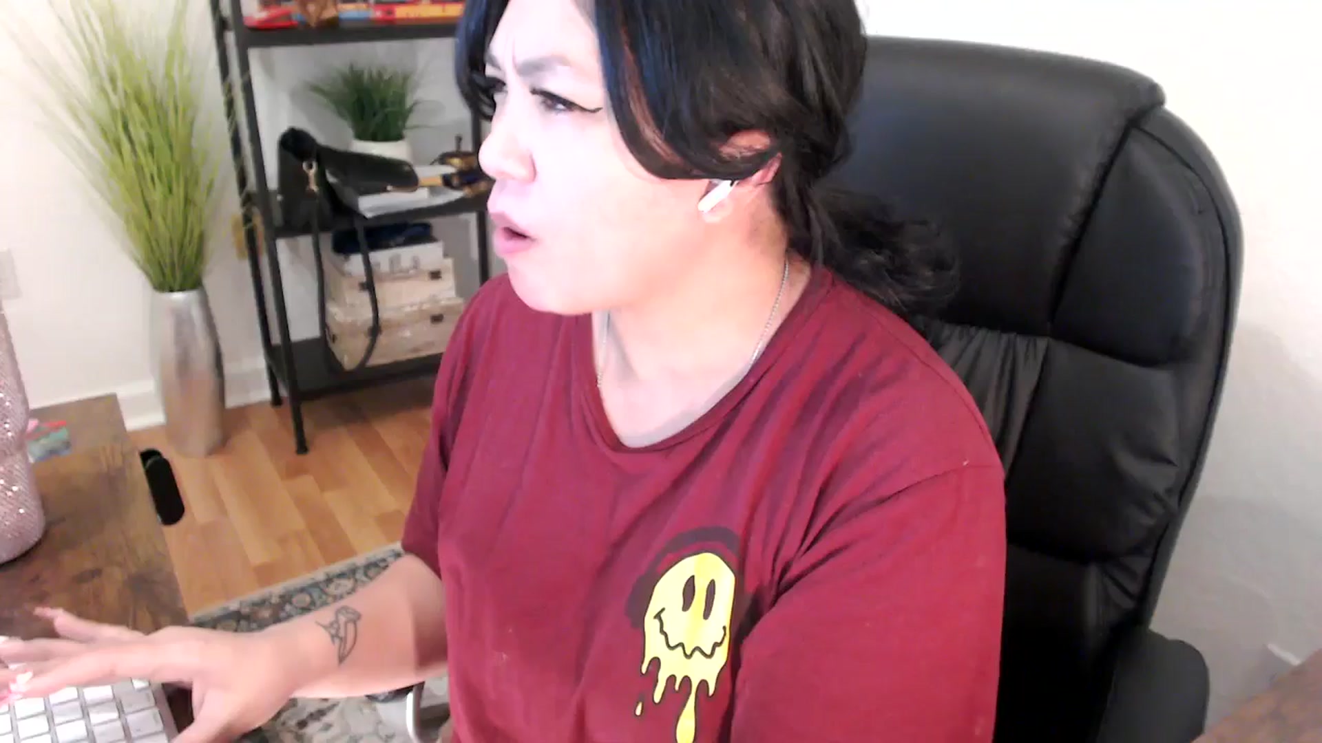 Gallery image thumbnail from MickaylaStar's myfreecams stream on, 02/05/2025, 18:13 image 14 of 20