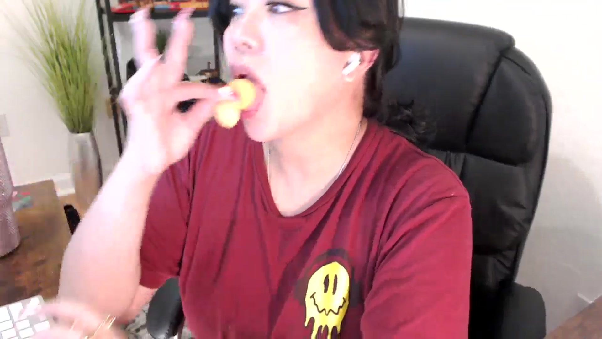 Gallery image thumbnail from MickaylaStar's myfreecams stream on, 02/05/2025, 18:13 image 17 of 20