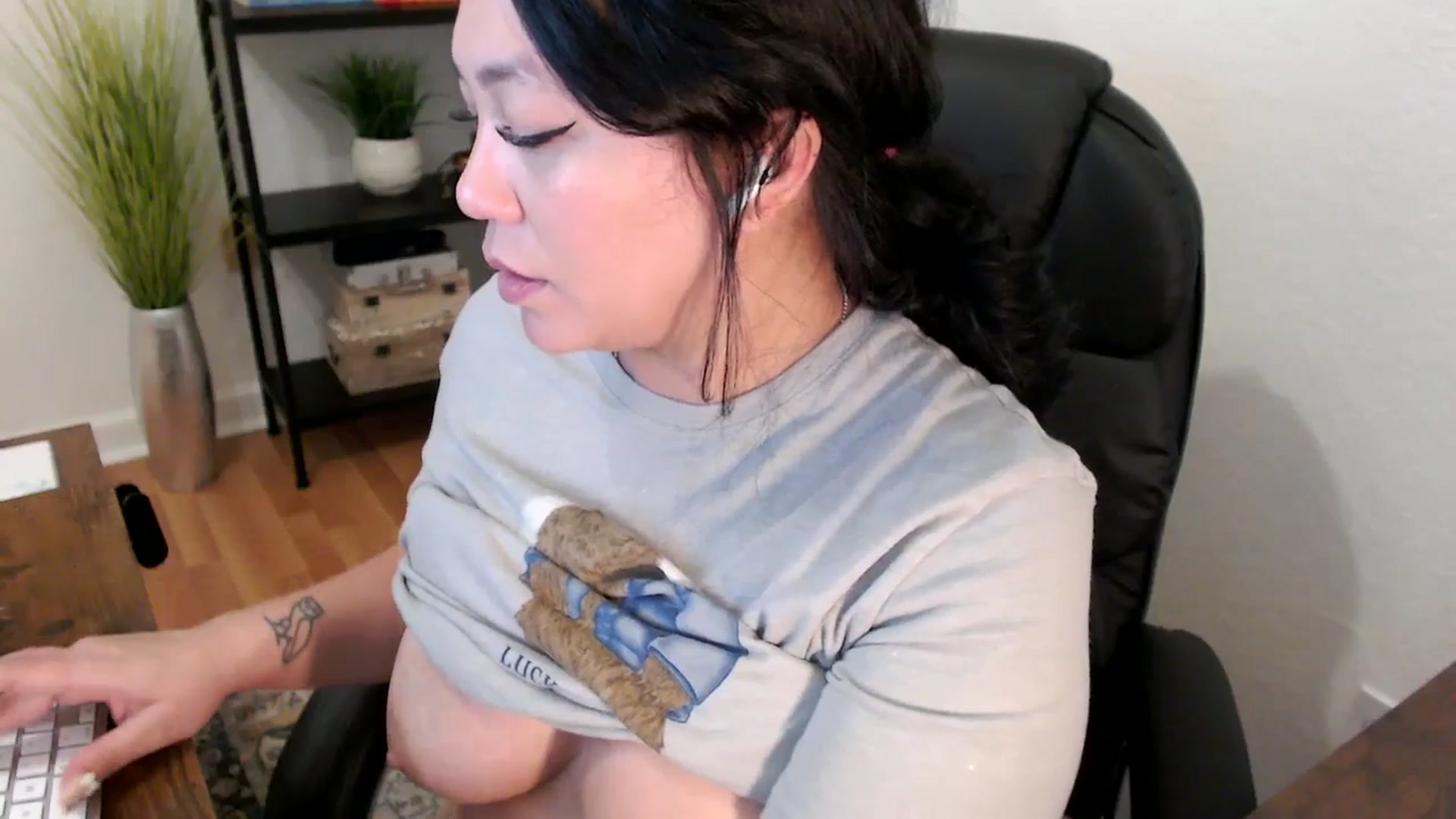 Gallery image thumbnail from MickaylaStar's myfreecams stream on, 02/06/2025, 16:47 image 16 of 20