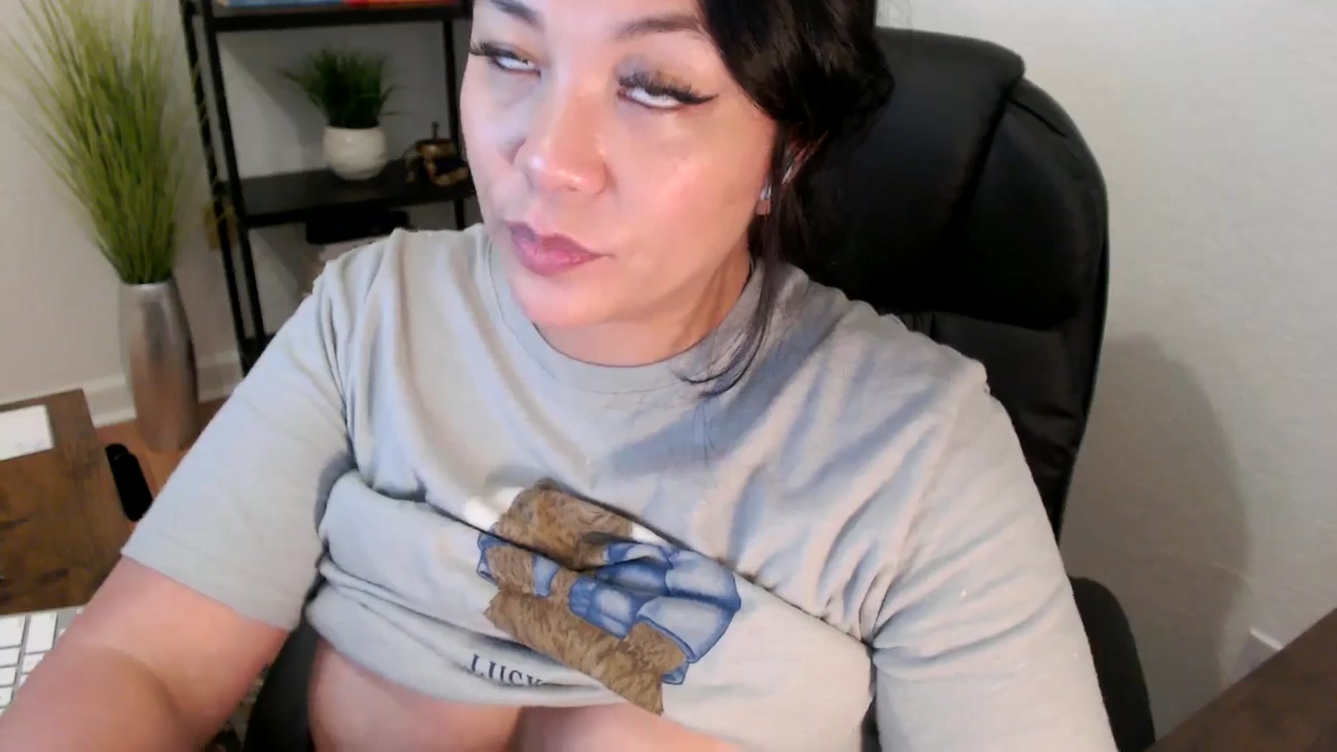 Gallery image thumbnail from MickaylaStar's myfreecams stream on, 02/06/2025, 16:47 image 17 of 20