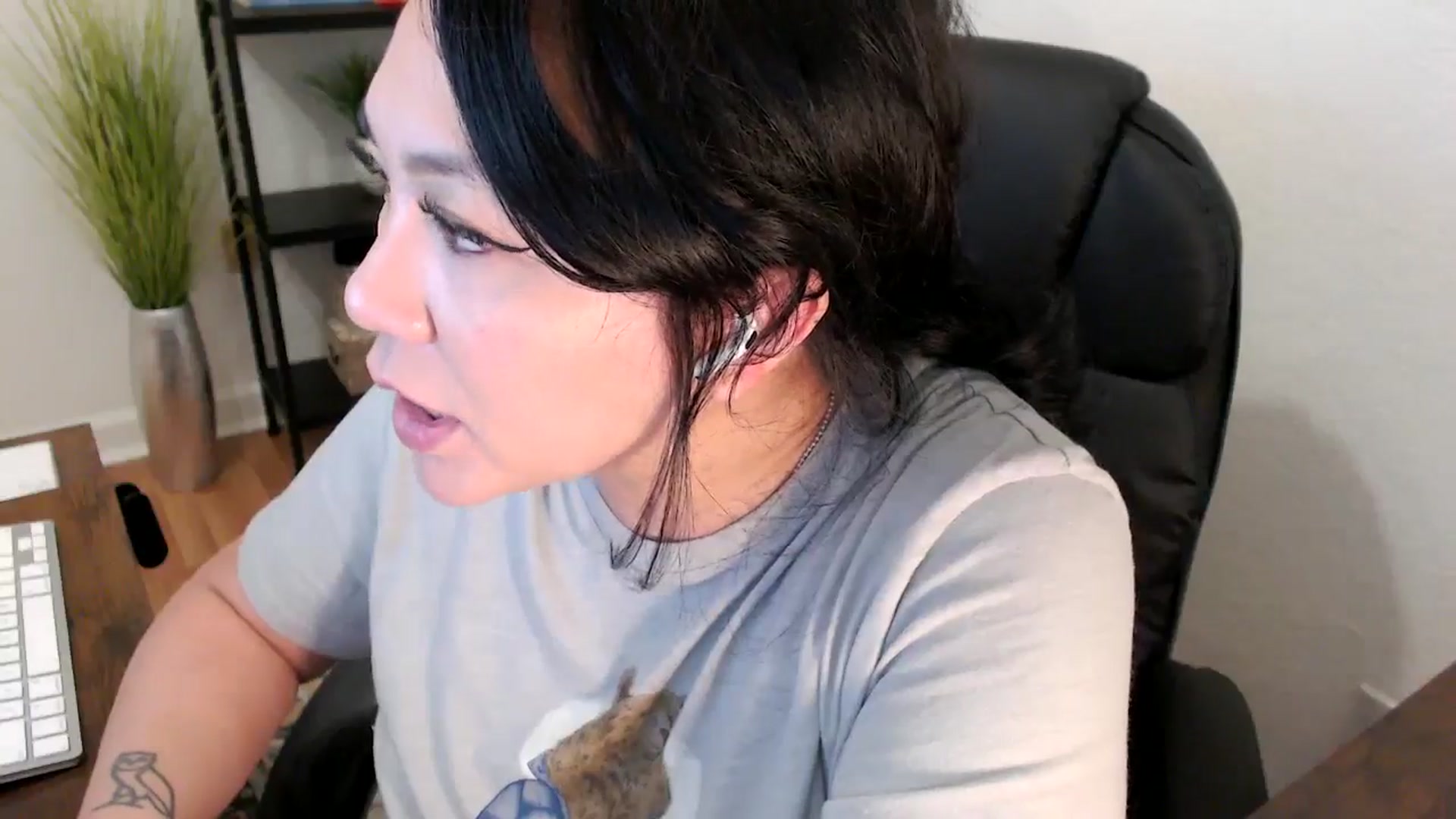 Gallery image thumbnail from MickaylaStar's myfreecams stream on, 02/06/2025, 16:47 image 3 of 20