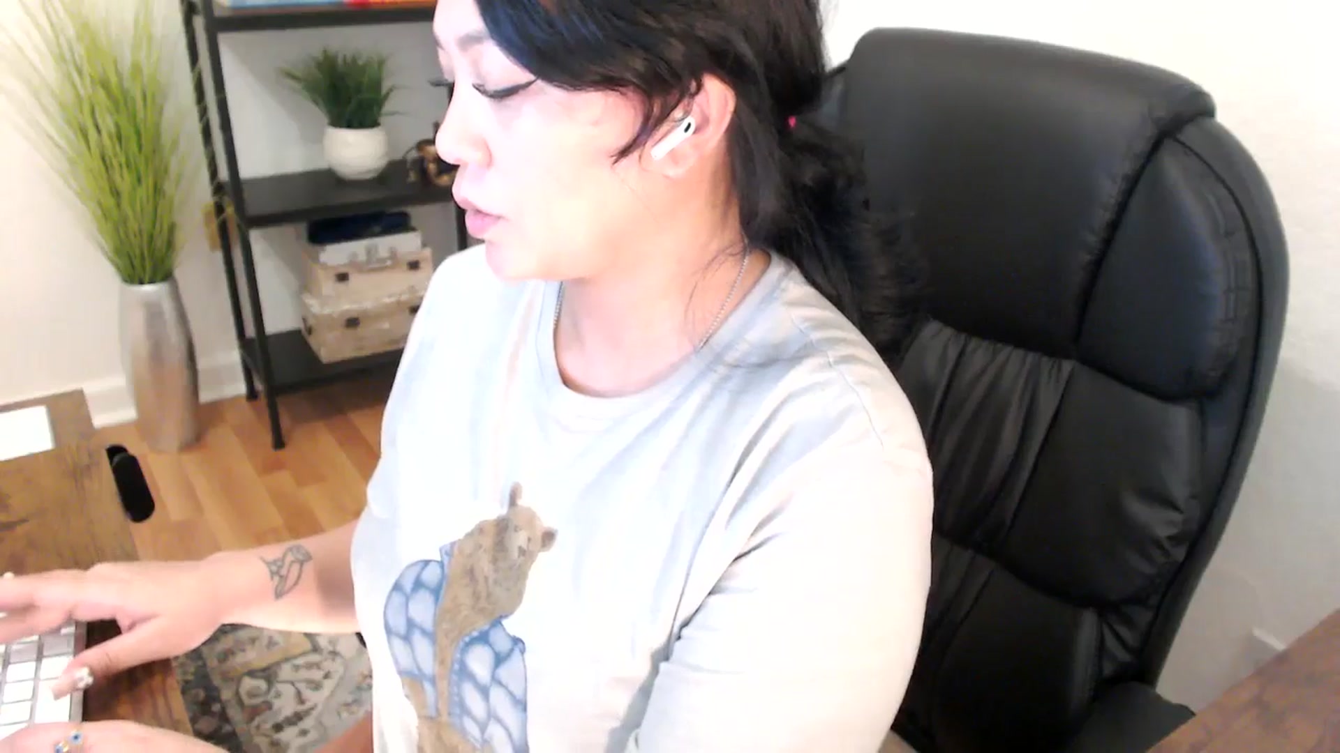 Gallery image thumbnail from MickaylaStar's myfreecams stream on, 02/06/2025, 17:11 image 2 of 20