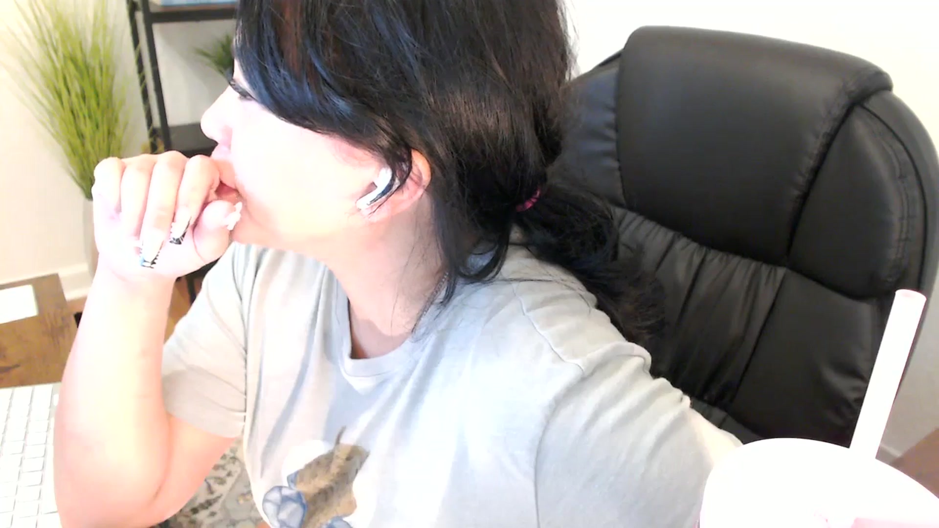 Gallery image thumbnail from MickaylaStar's myfreecams stream on, 02/06/2025, 17:36 image 16 of 20