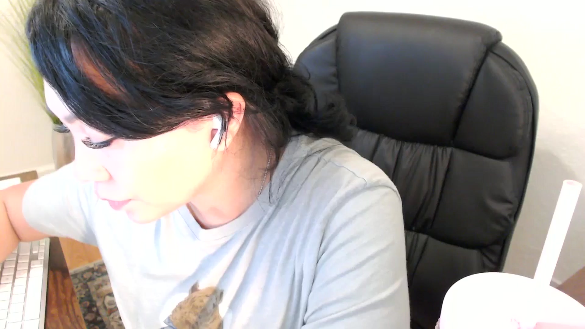 Gallery image thumbnail from MickaylaStar's myfreecams stream on, 02/06/2025, 17:36 image 18 of 20