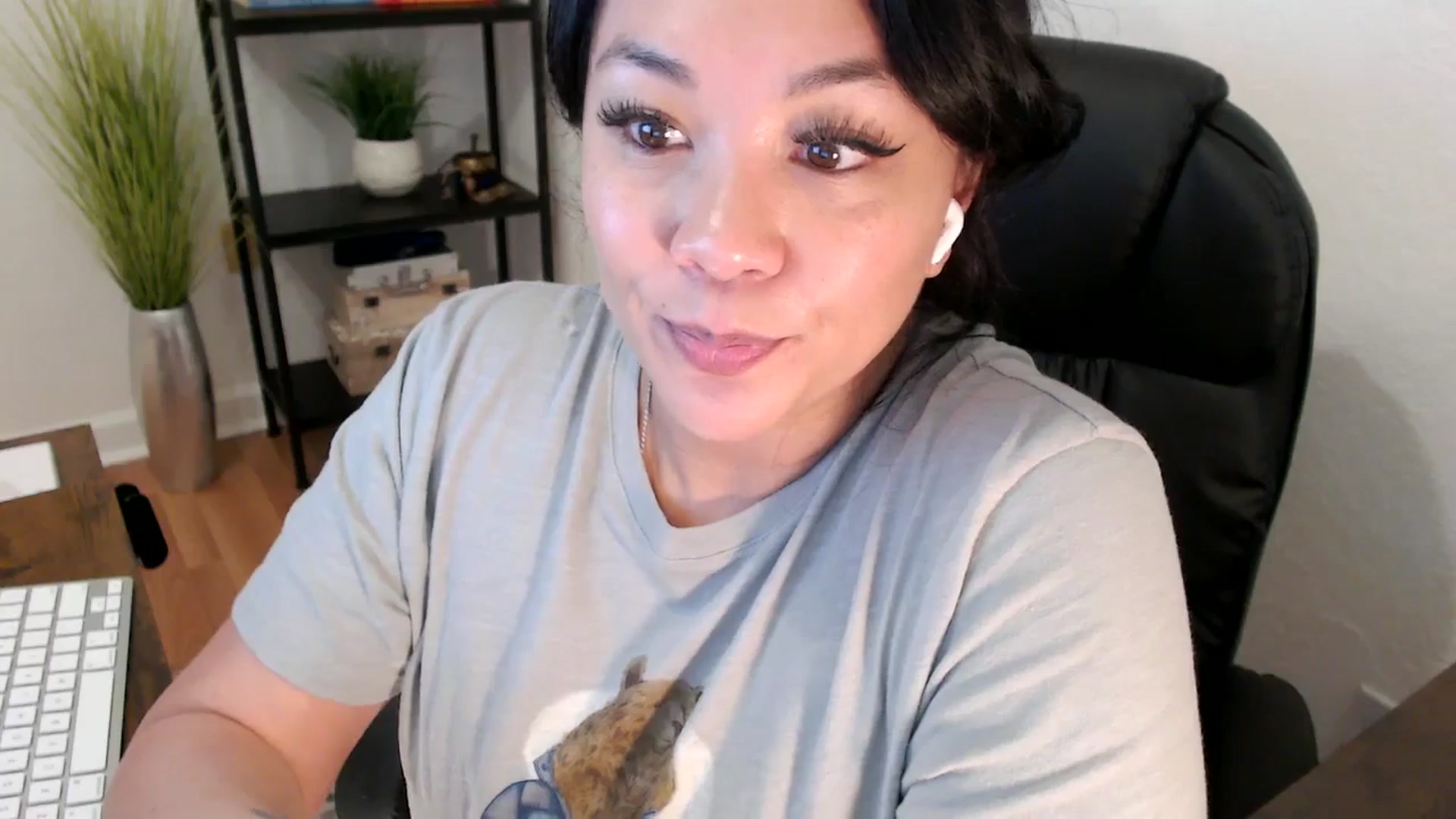 Gallery image thumbnail from MickaylaStar's myfreecams stream on, 02/06/2025, 17:36 image 10 of 20