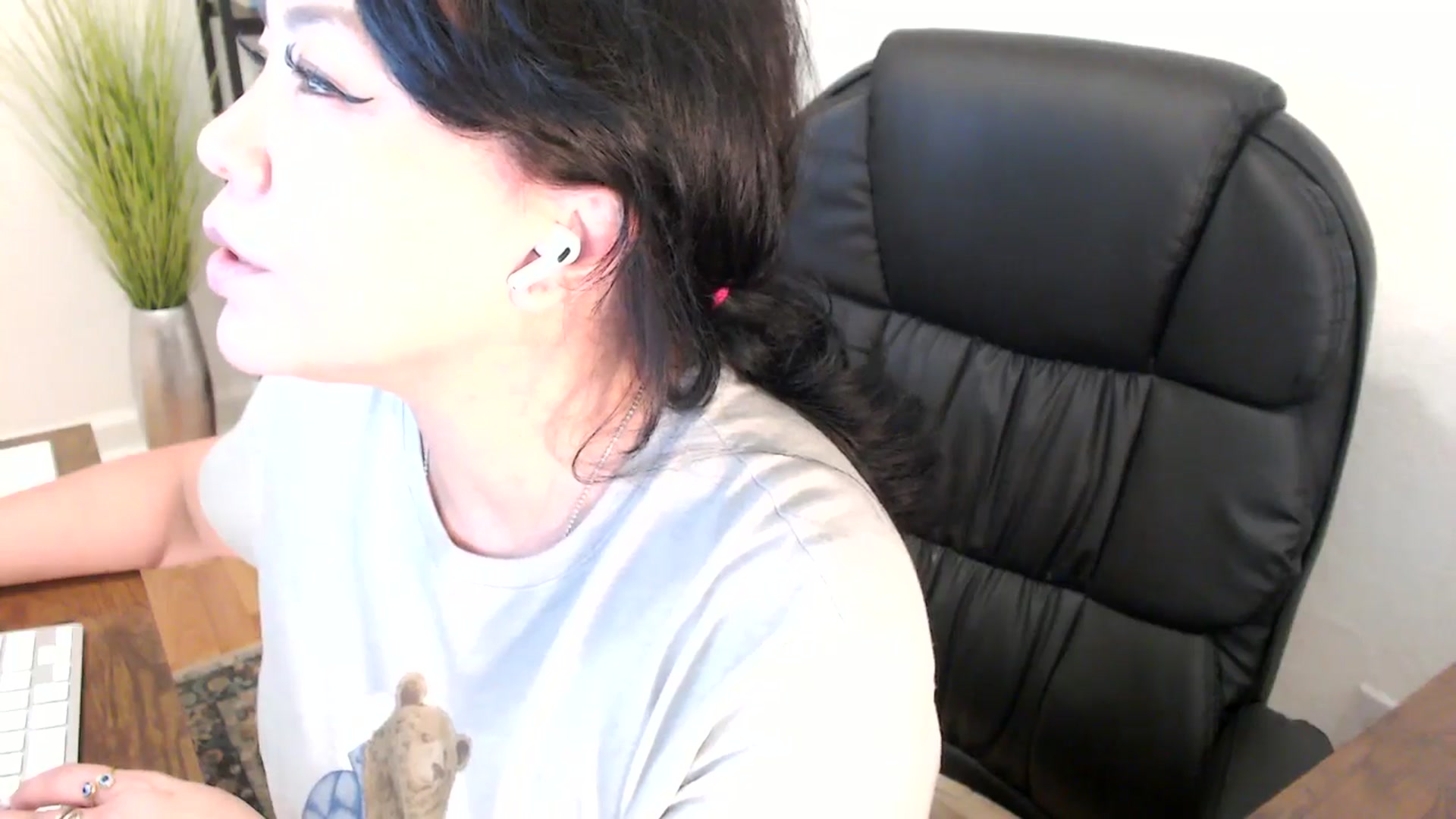 Gallery image thumbnail from MickaylaStar's myfreecams stream on, 02/06/2025, 17:36 image 3 of 20