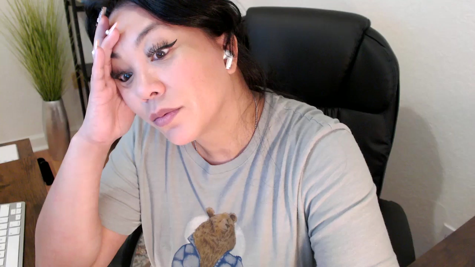 Gallery image thumbnail from MickaylaStar's myfreecams stream on, 02/06/2025, 18:08 image 14 of 20