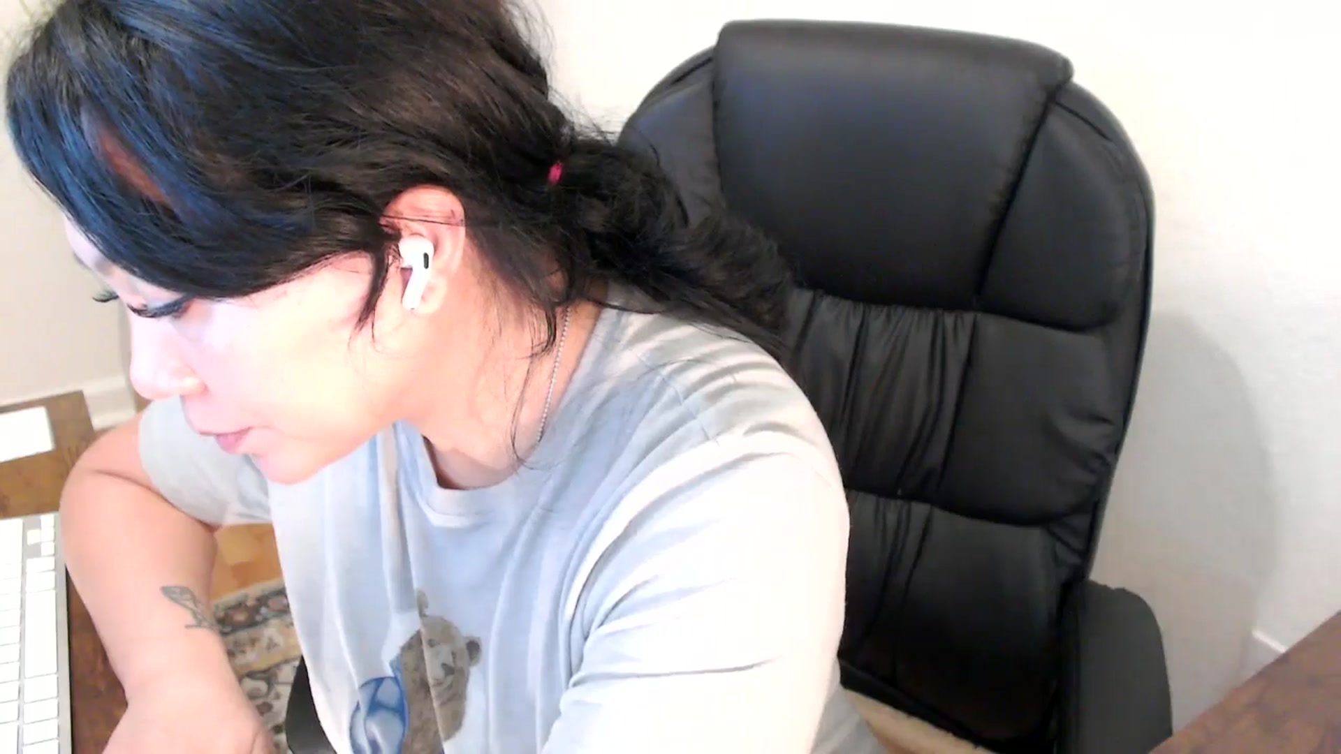 Gallery image thumbnail from MickaylaStar's myfreecams stream on, 02/06/2025, 18:08 image 5 of 20