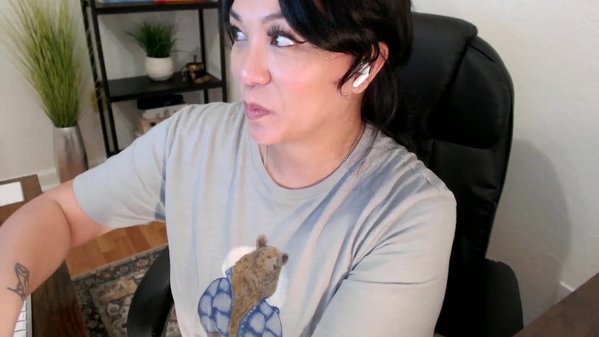 Gallery image thumbnail from MickaylaStar's myfreecams stream on, 02/06/2025, 18:08 image 7 of 20