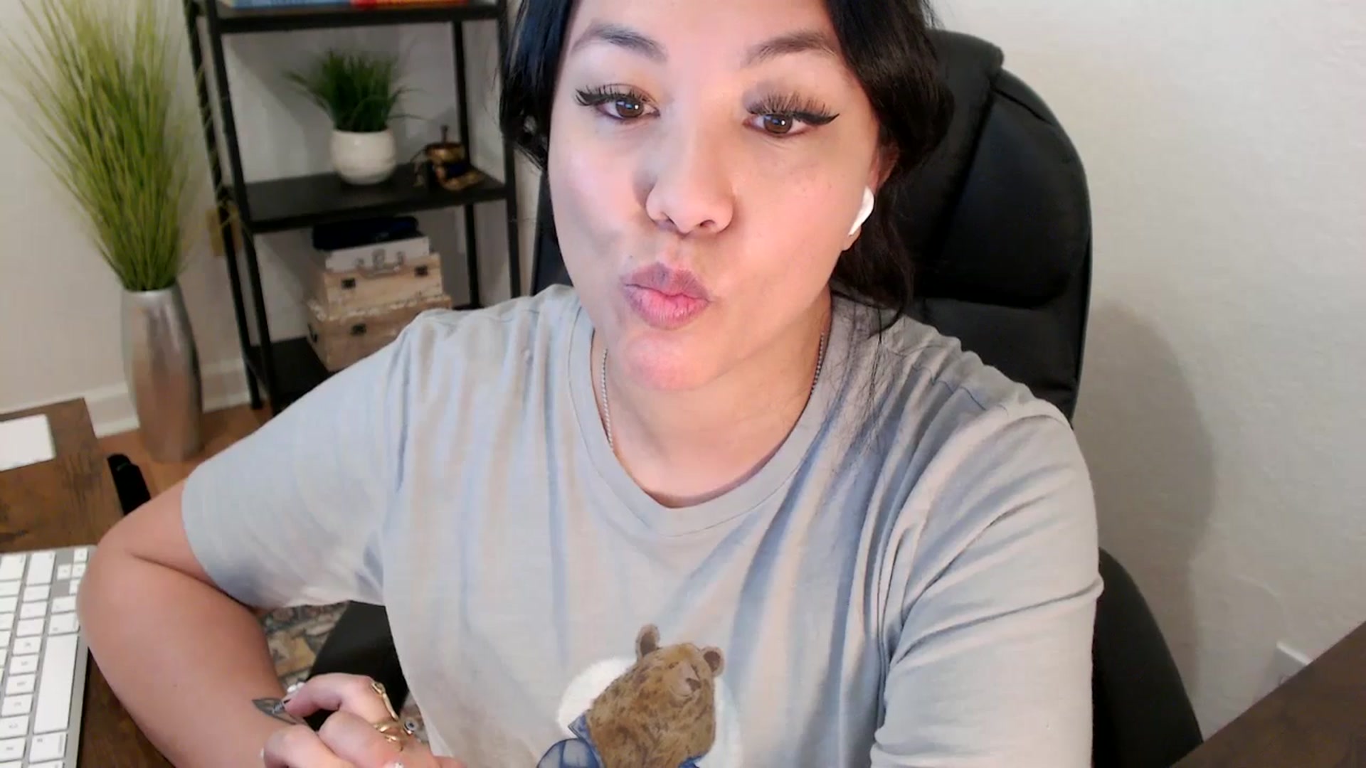 Gallery image thumbnail from MickaylaStar's myfreecams stream on, 02/06/2025, 18:08 image 11 of 20