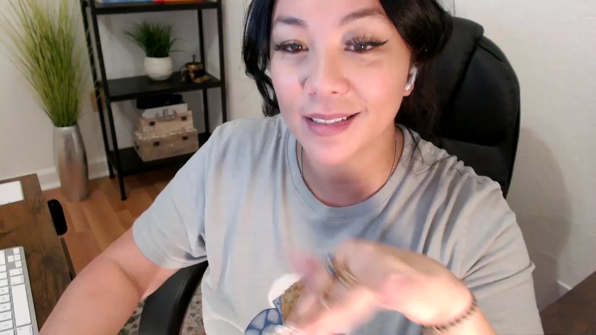Gallery image thumbnail from MickaylaStar's myfreecams stream on, 02/06/2025, 18:33 image 17 of 20