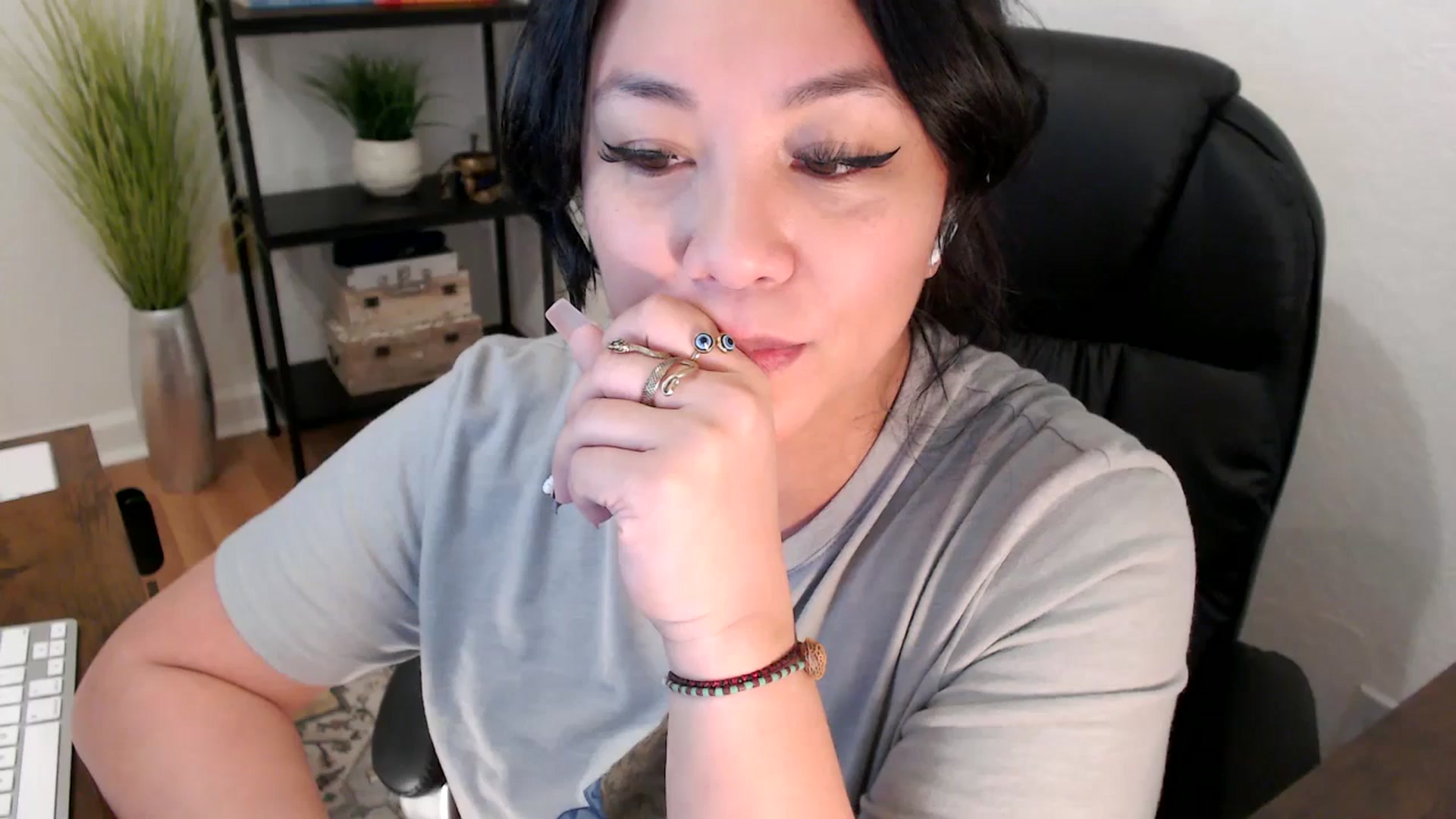 Gallery image thumbnail from MickaylaStar's myfreecams stream on, 02/06/2025, 18:33 image 16 of 20