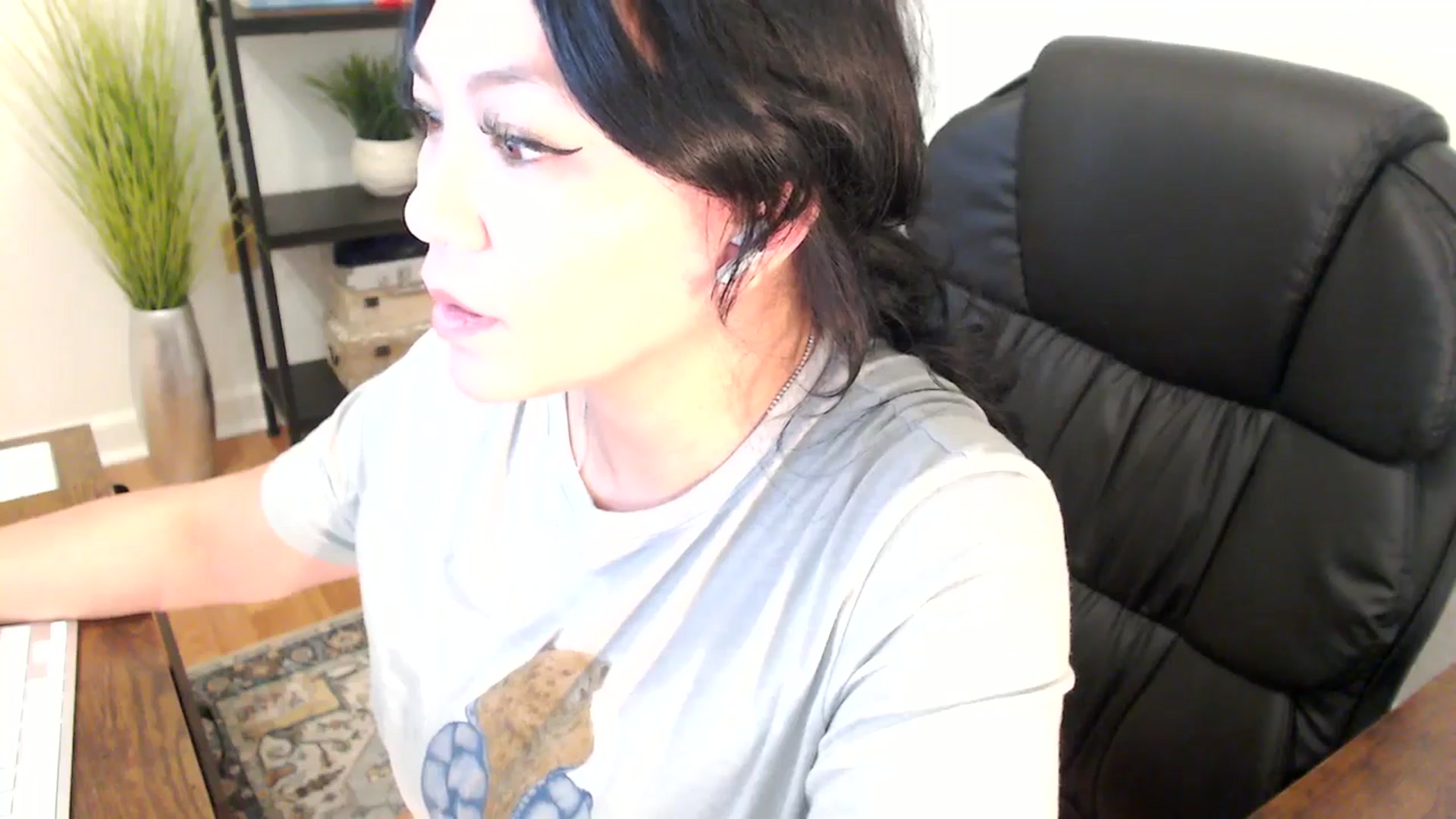 Gallery image thumbnail from MickaylaStar's myfreecams stream on, 02/06/2025, 18:33 image 10 of 20