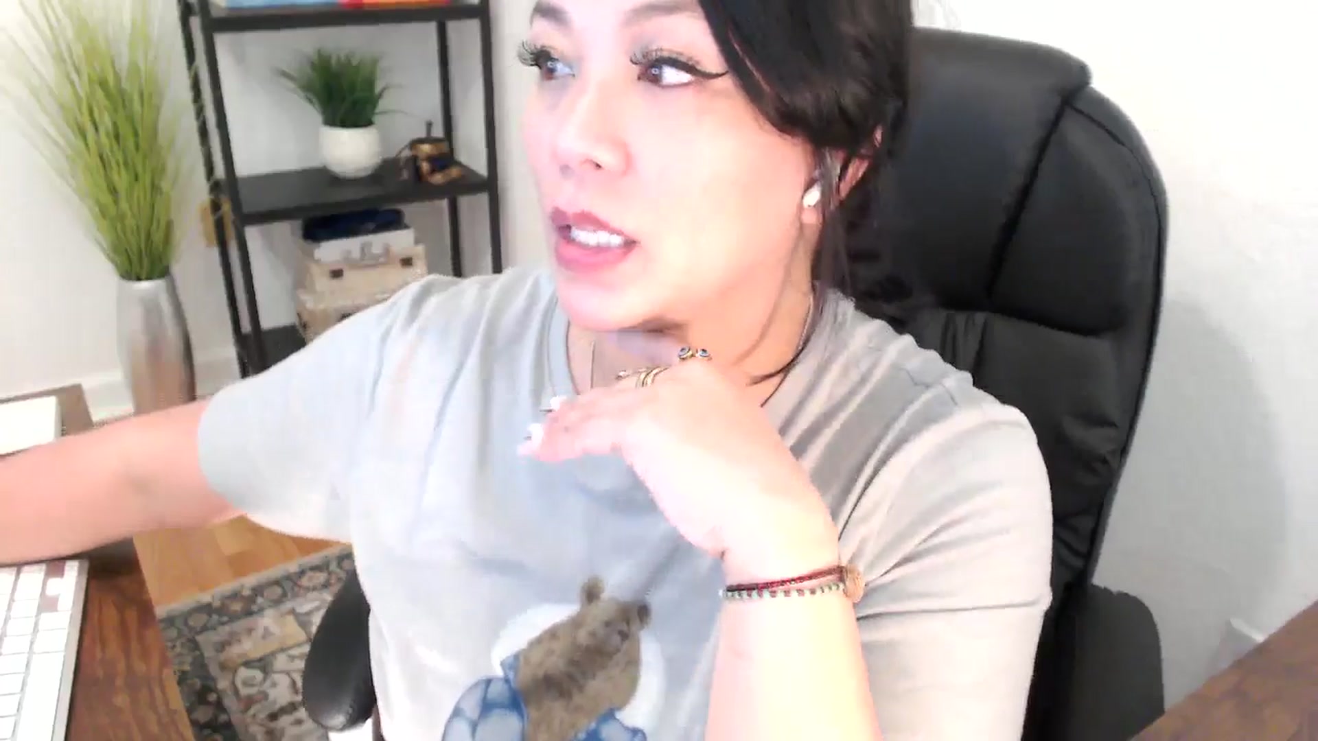 Gallery image thumbnail from MickaylaStar's myfreecams stream on, 02/06/2025, 20:54 image 5 of 20