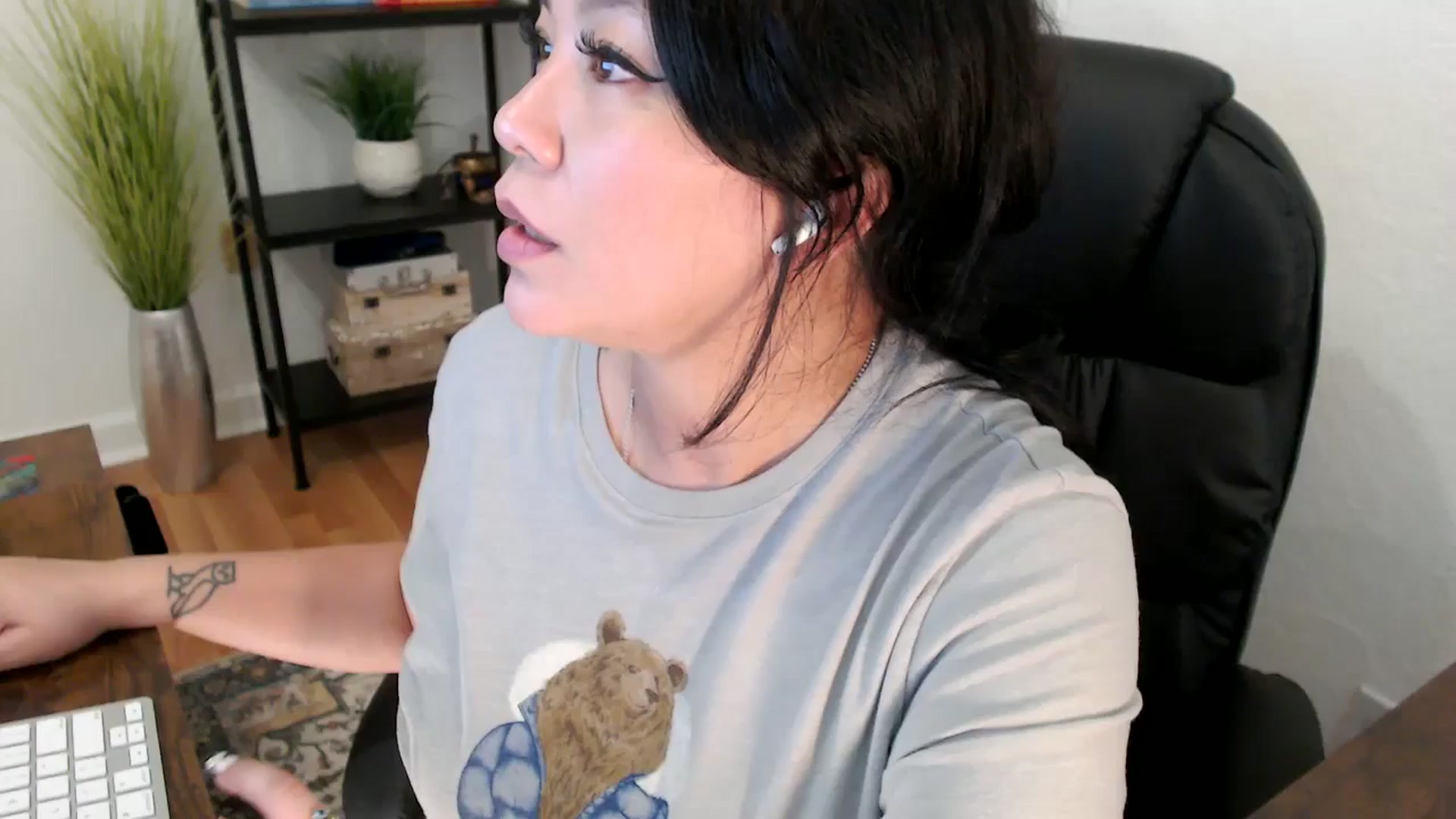 Gallery image thumbnail from MickaylaStar's myfreecams stream on, 02/06/2025, 21:54 image 17 of 20