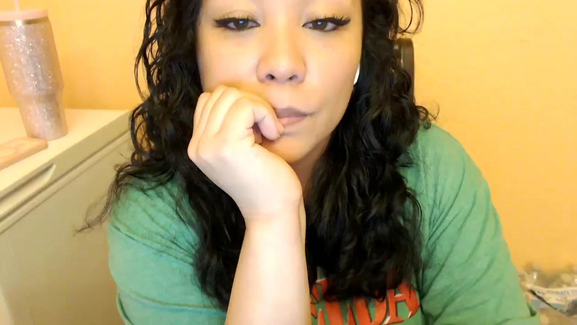 Gallery image thumbnail from MickaylaStar's myfreecams stream on, 02/10/2025, 19:03 image 18 of 20