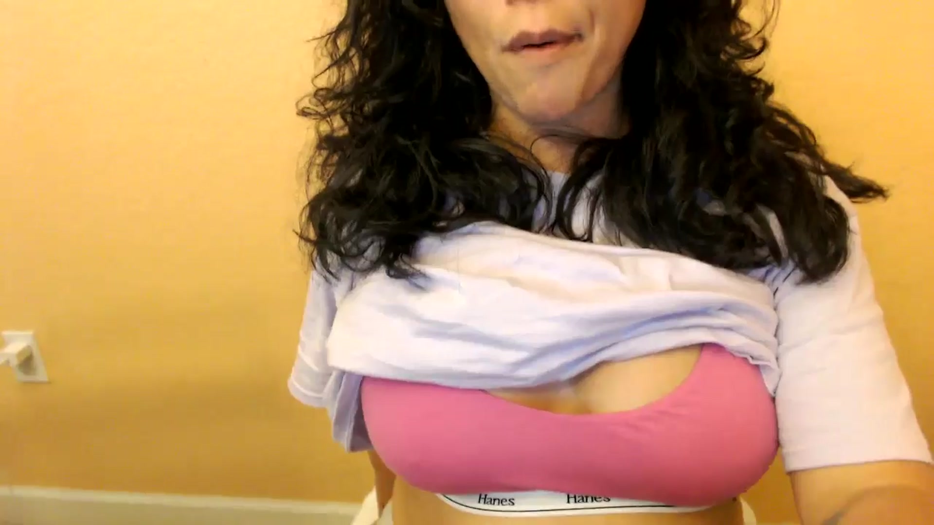 Gallery image thumbnail from MickaylaStar's myfreecams stream on, 03/17/2025, 17:56 image 14 of 20