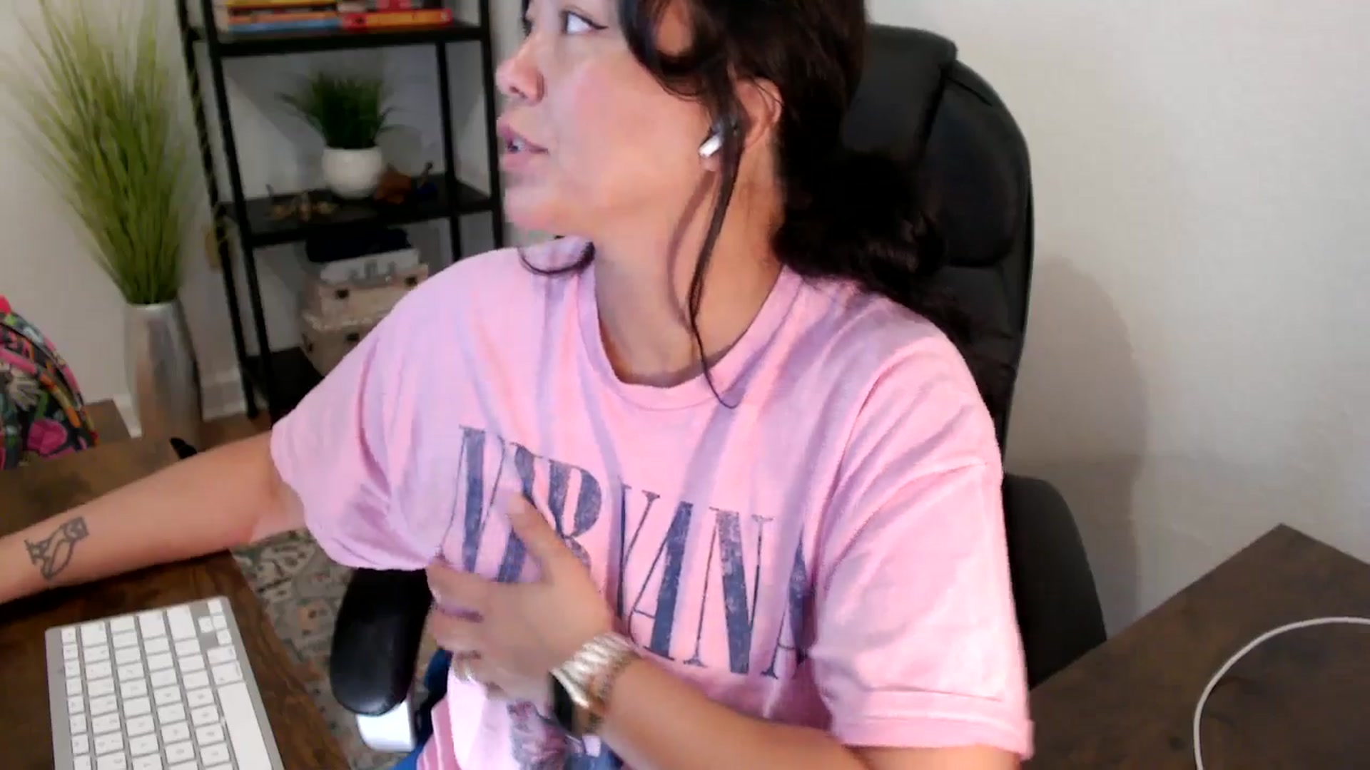 Gallery image thumbnail from MickaylaStar's myfreecams stream on, 03/24/2025, 14:54 image 6 of 20