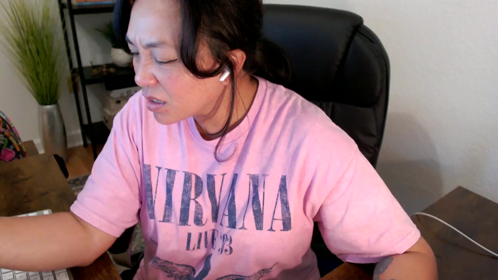 Gallery image thumbnail from MickaylaStar's myfreecams stream on, 03/24/2025, 17:43 image 11 of 20