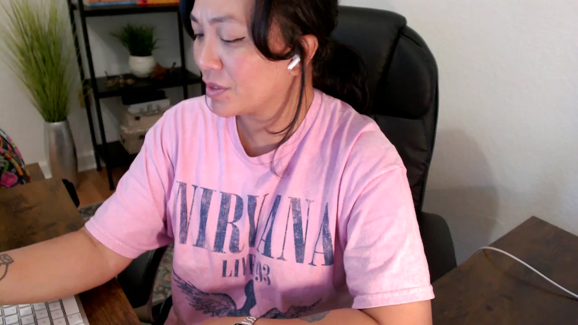 Gallery image thumbnail from MickaylaStar's myfreecams stream on, 03/24/2025, 17:43 image 9 of 20