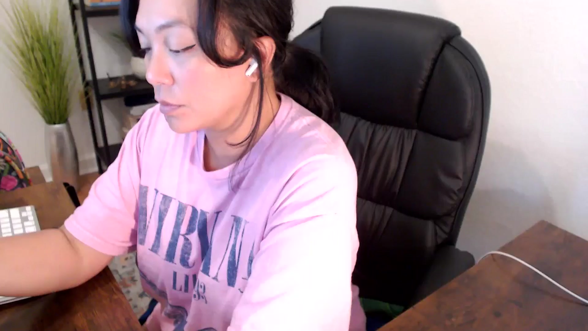 Gallery image thumbnail from MickaylaStar's myfreecams stream on, 03/24/2025, 17:43 image 12 of 20