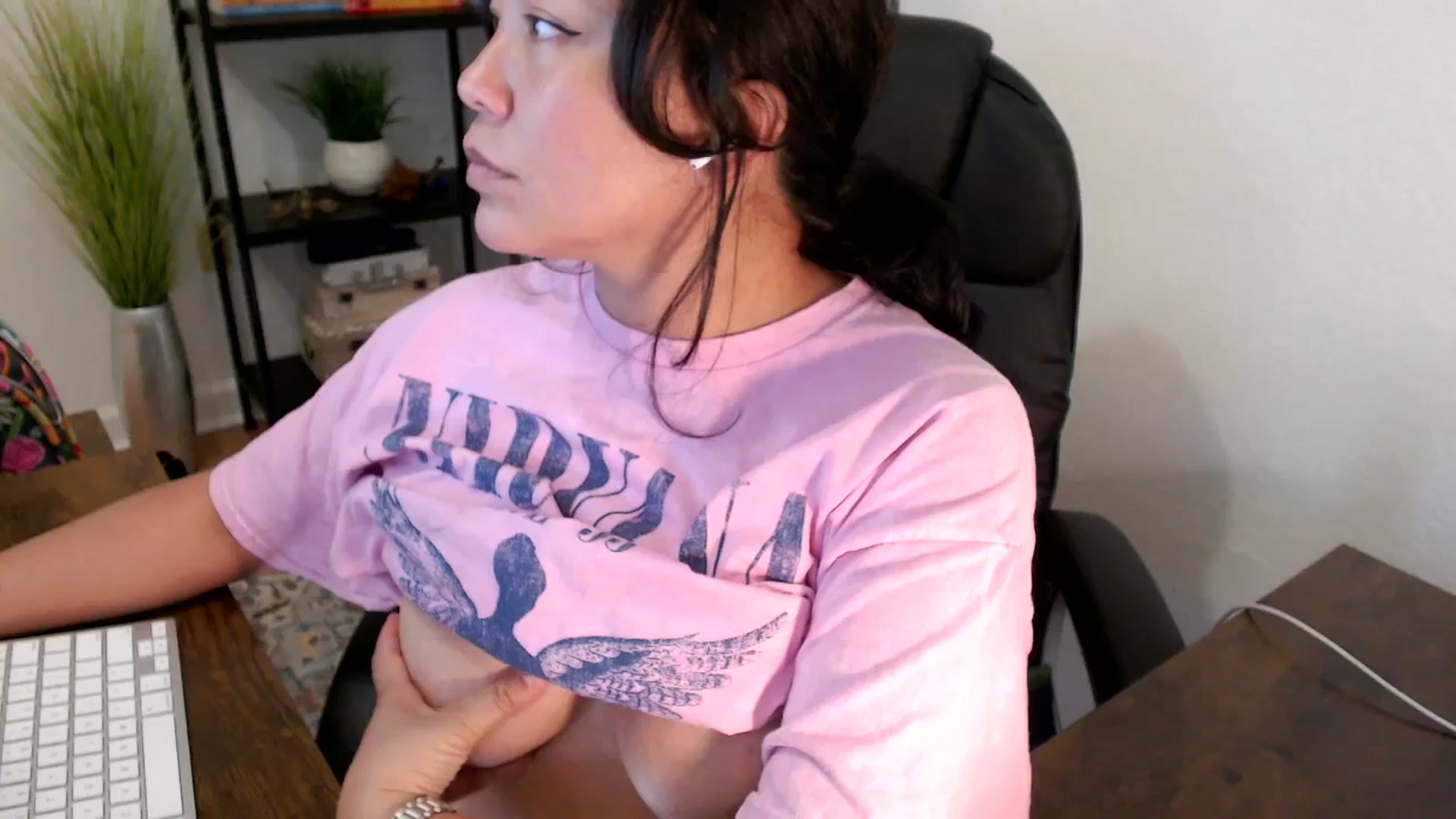 Gallery image thumbnail from MickaylaStar's myfreecams stream on, 03/24/2025, 18:19 image 14 of 20