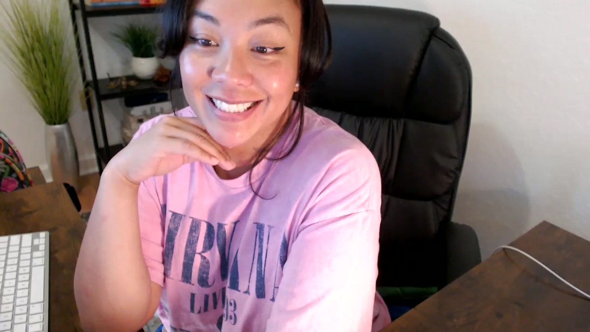 Gallery image thumbnail from MickaylaStar's myfreecams stream on, 03/24/2025, 18:19 image 7 of 20