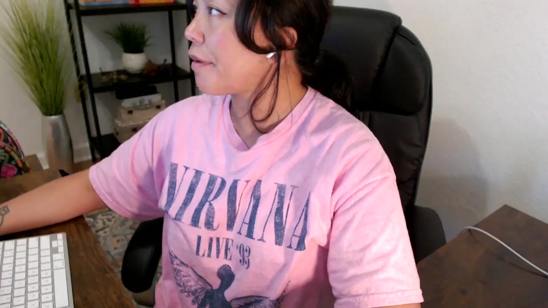 Gallery image thumbnail from MickaylaStar's myfreecams stream on, 03/24/2025, 18:19 image 17 of 20