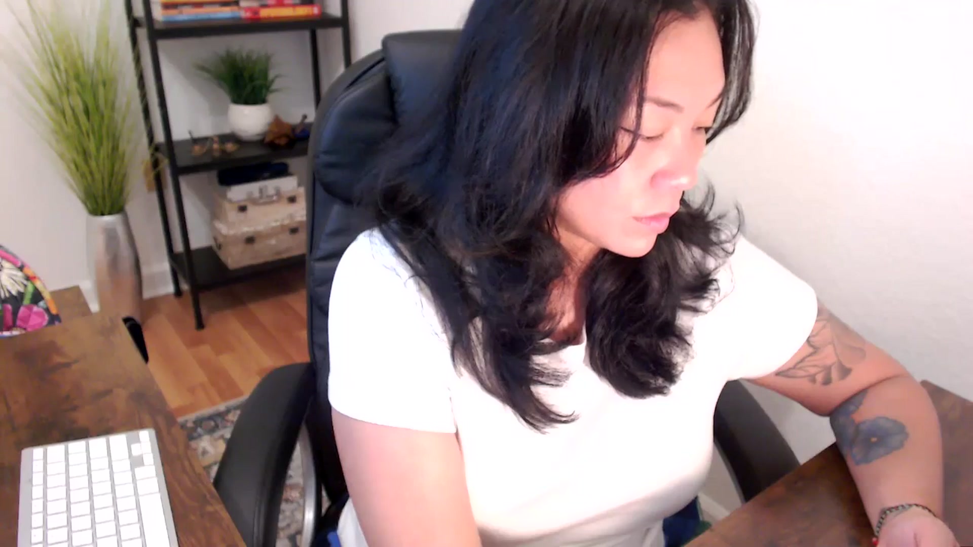 Gallery image thumbnail from MickaylaStar's myfreecams stream on, 03/25/2025, 16:13 image 6 of 20