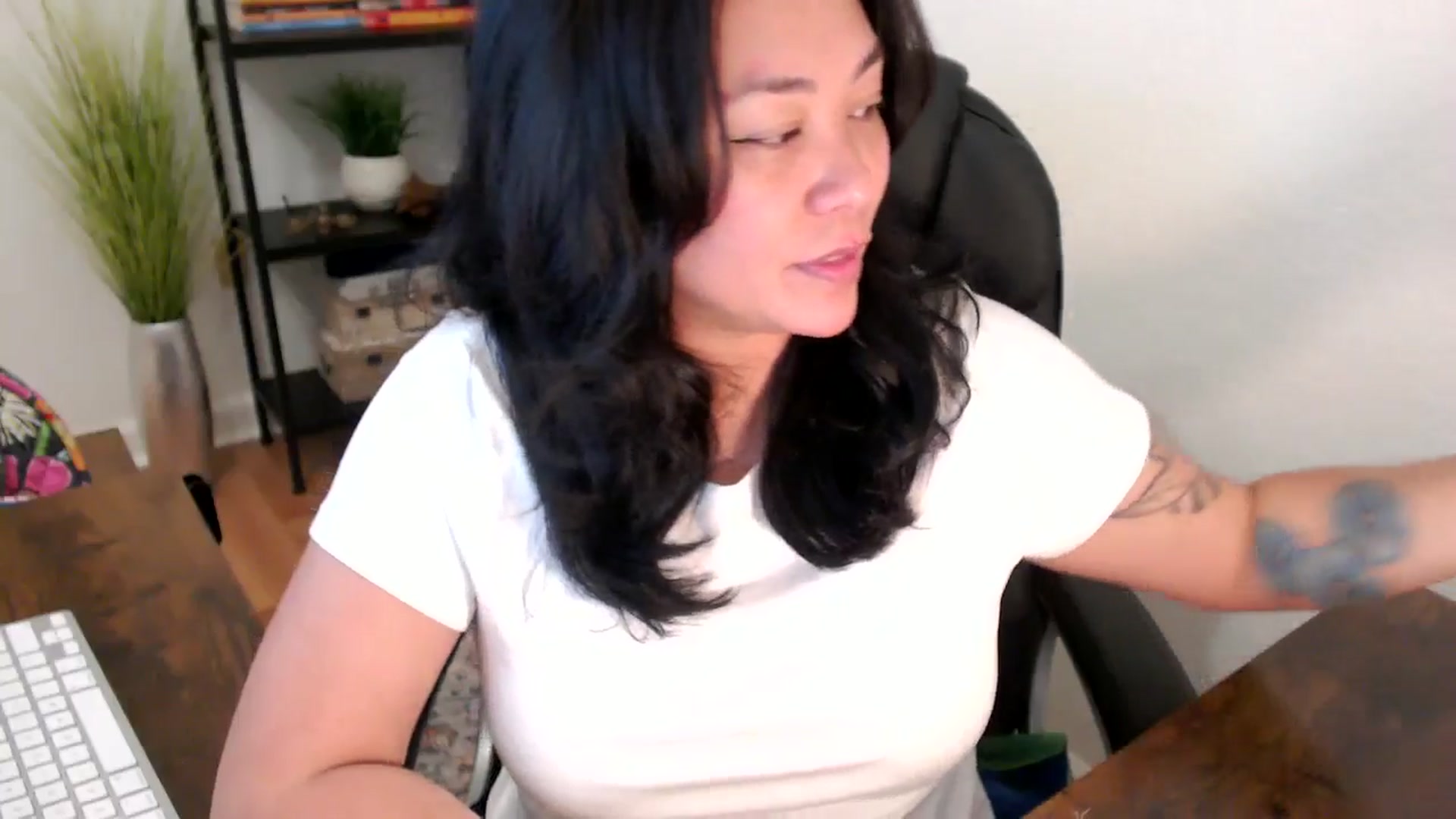 Gallery image thumbnail from MickaylaStar's myfreecams stream on, 03/25/2025, 16:13 image 19 of 20