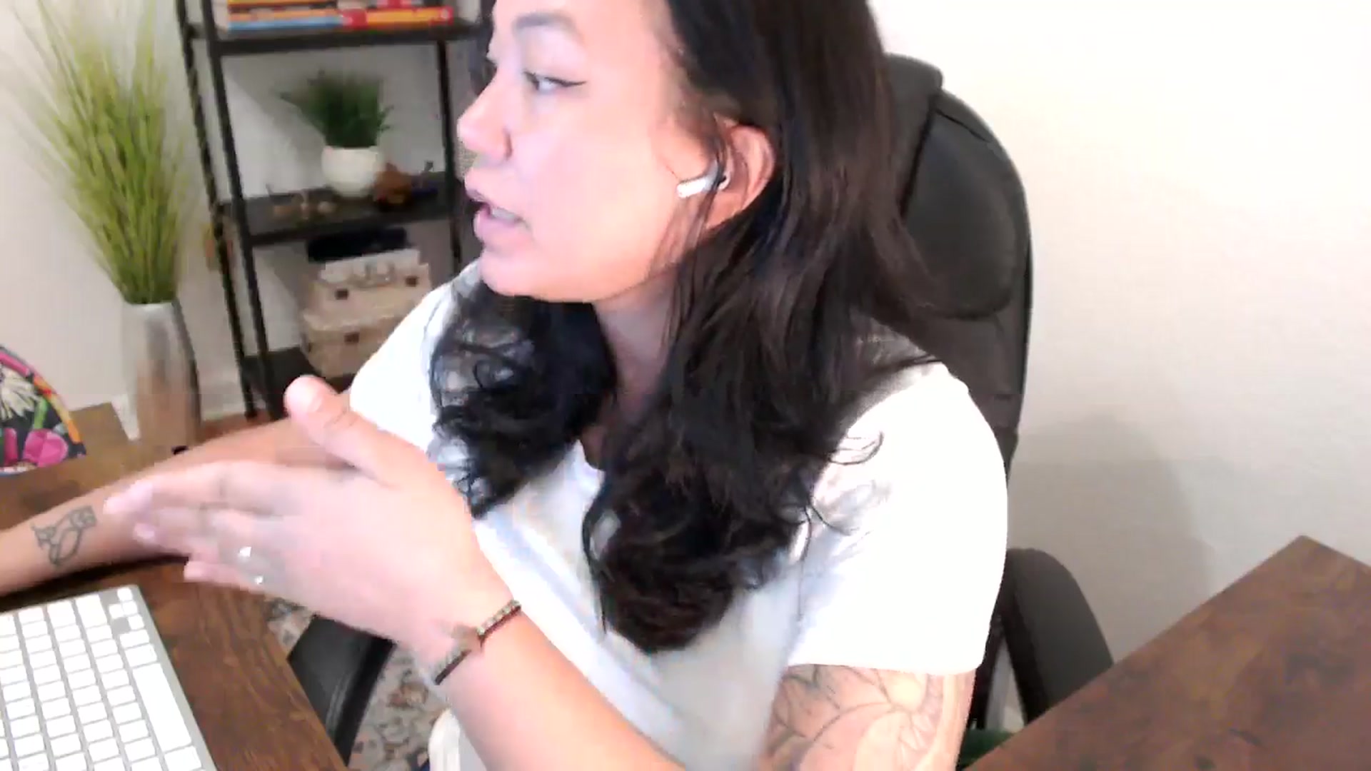 Gallery image thumbnail from MickaylaStar's myfreecams stream on, 03/25/2025, 16:13 image 8 of 20