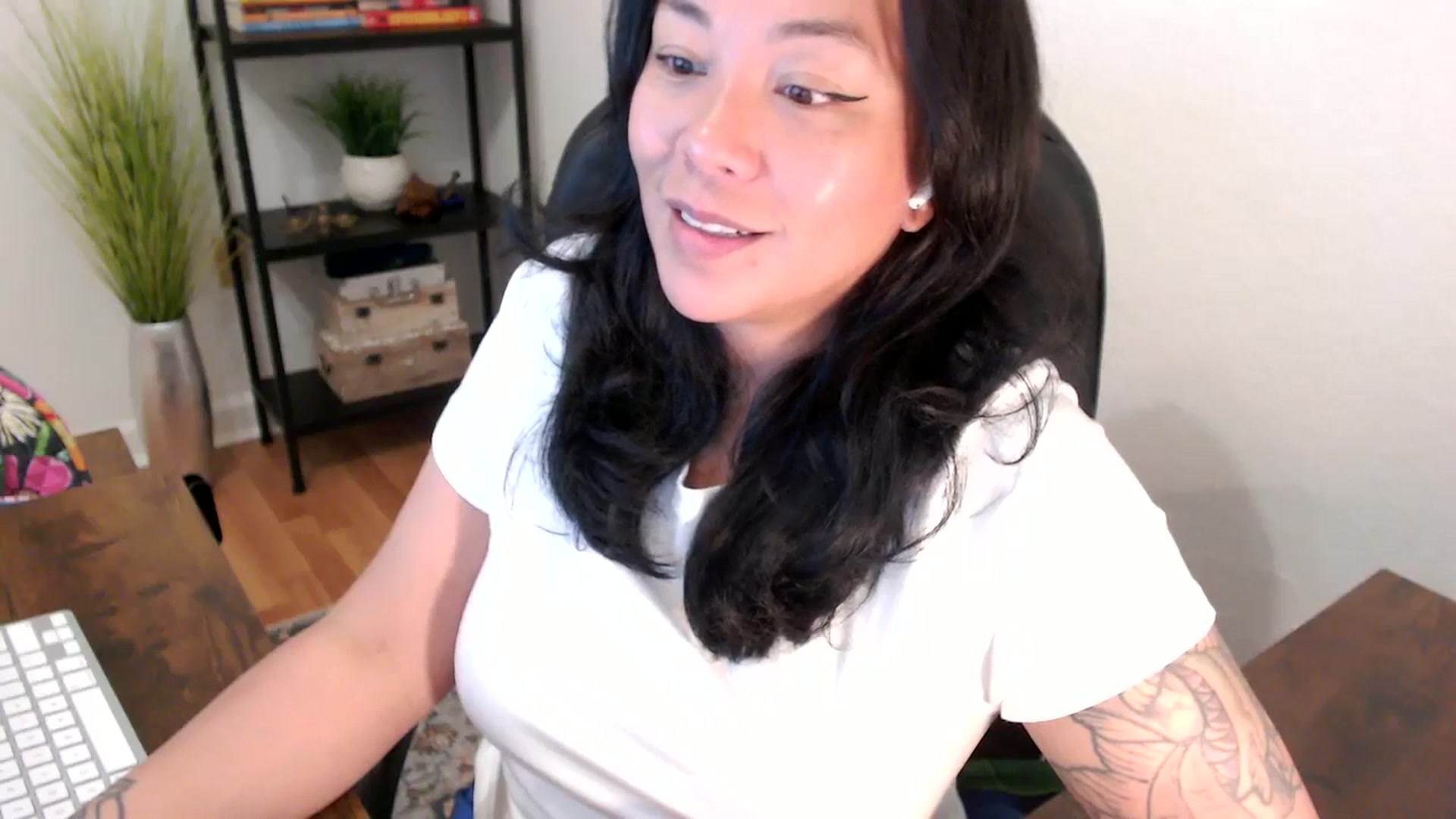 Gallery image thumbnail from MickaylaStar's myfreecams stream on, 03/25/2025, 16:13 image 20 of 20