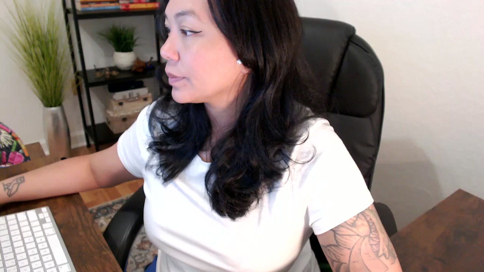 Gallery image thumbnail from MickaylaStar's myfreecams stream on, 03/25/2025, 16:13 image 10 of 20