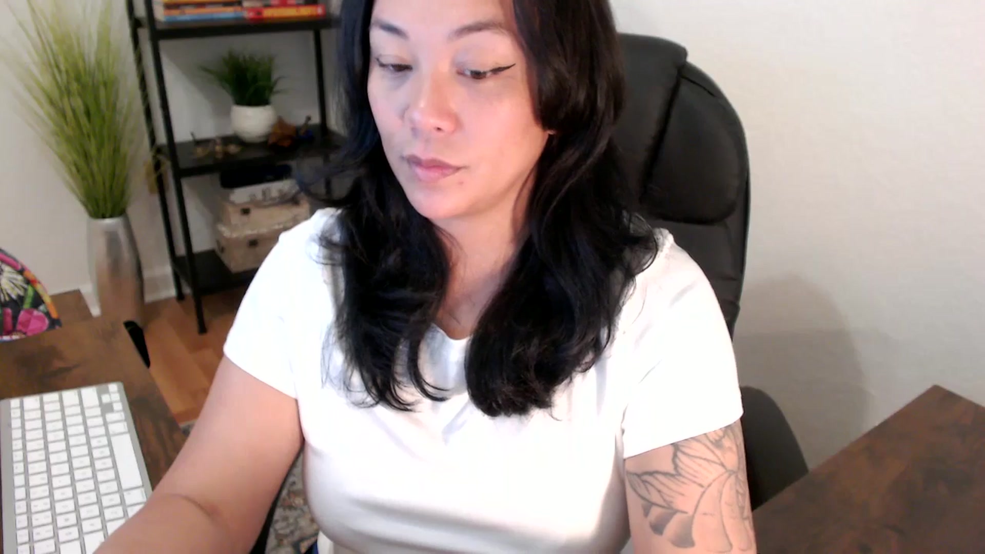 Gallery image thumbnail from MickaylaStar's myfreecams stream on, 03/25/2025, 16:13 image 17 of 20