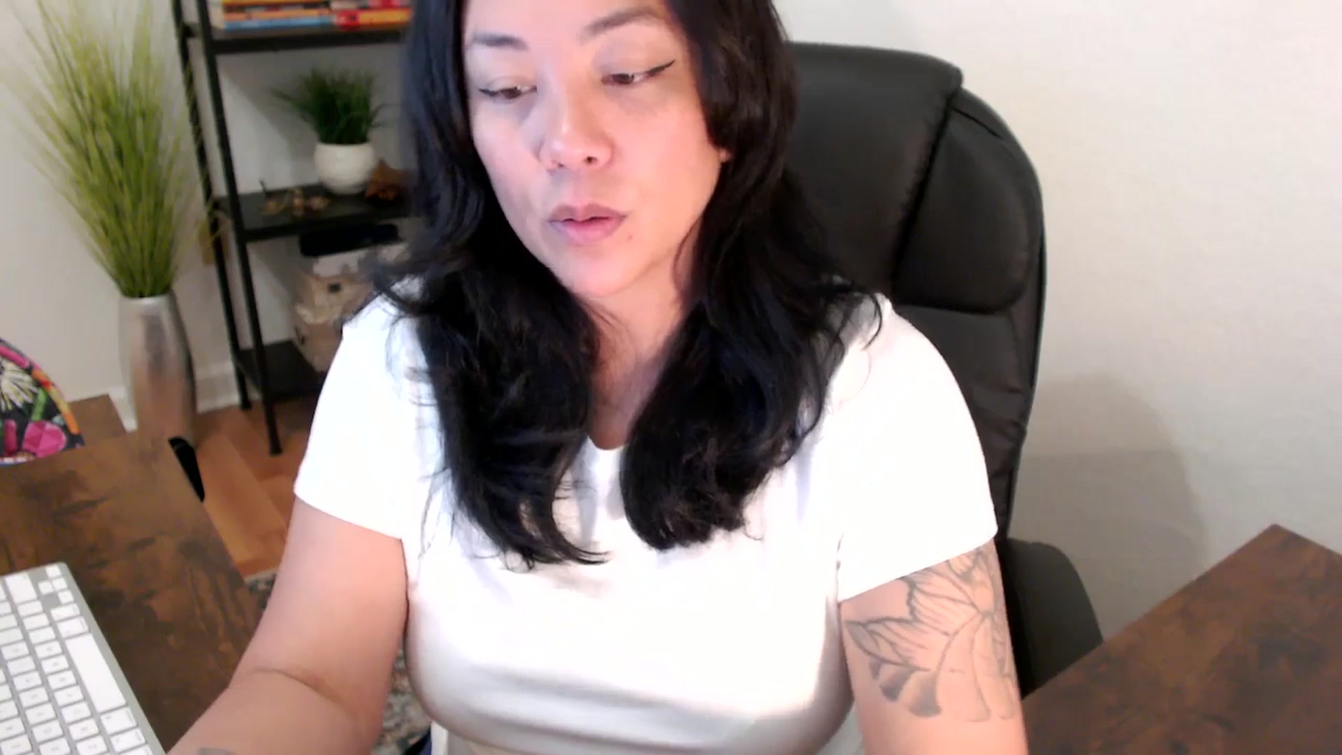Gallery image thumbnail from MickaylaStar's myfreecams stream on, 03/25/2025, 16:13 image 18 of 20