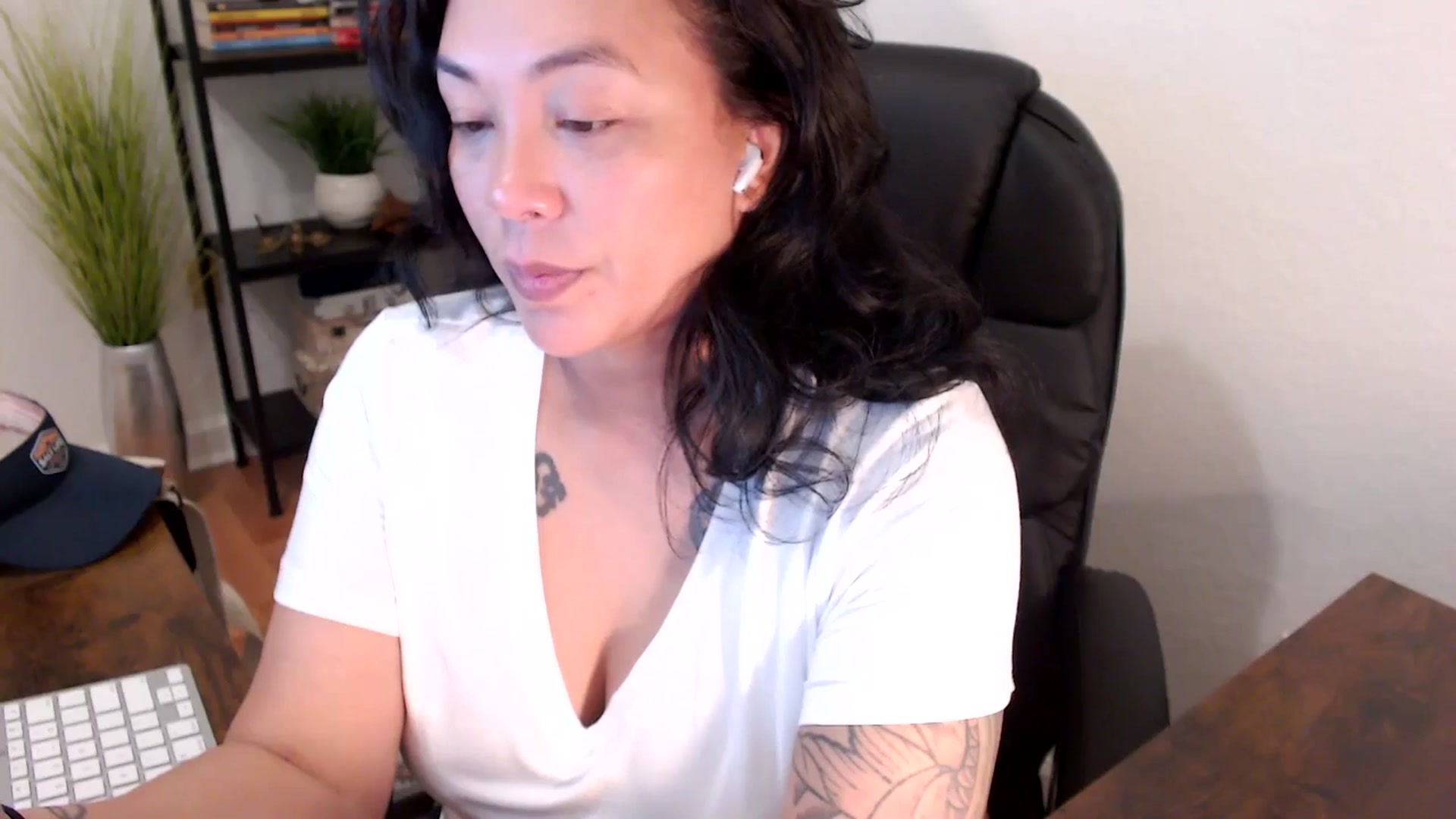 Gallery image thumbnail from MickaylaStar's myfreecams stream on, 03/26/2025, 17:38 image 6 of 20