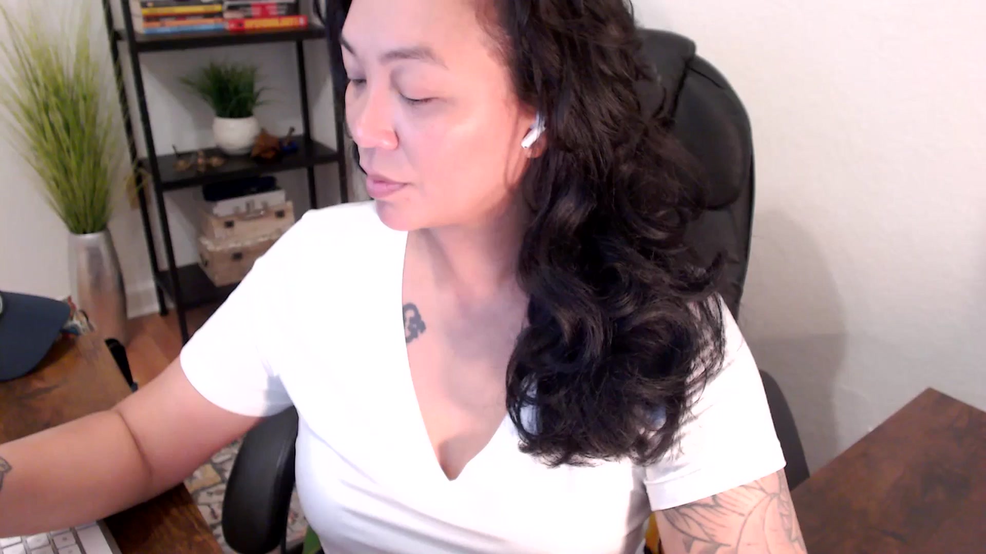 Gallery image thumbnail from MickaylaStar's myfreecams stream on, 03/26/2025, 17:38 image 20 of 20
