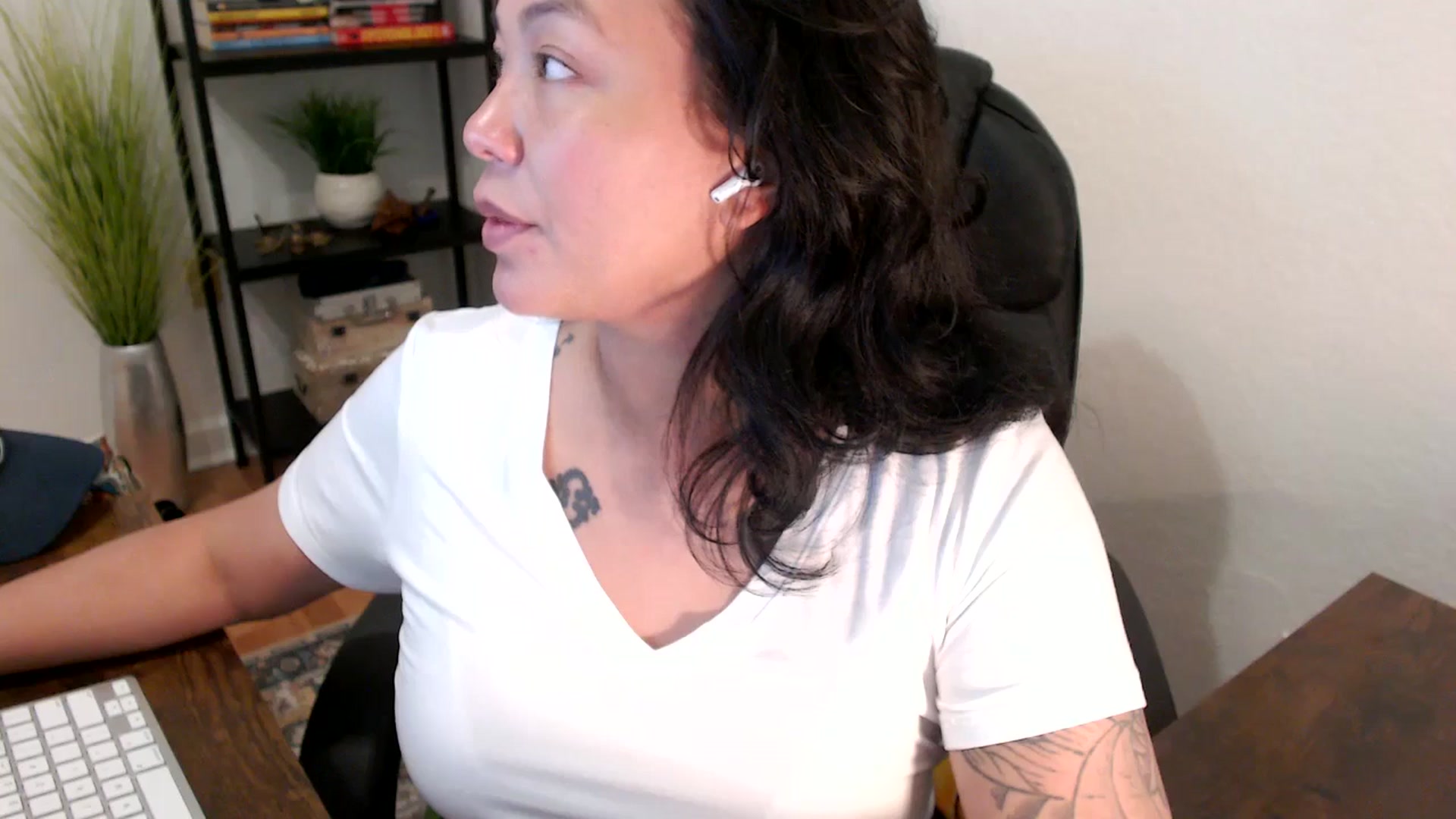 Gallery image thumbnail from MickaylaStar's myfreecams stream on, 03/26/2025, 17:38 image 12 of 20