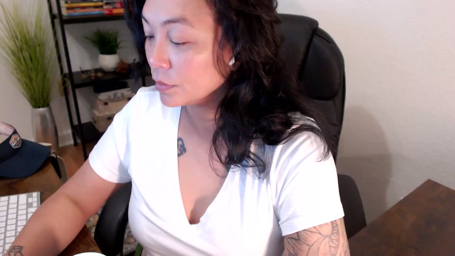 Gallery image thumbnail from MickaylaStar's myfreecams stream on, 03/26/2025, 17:38 image 1 of 20
