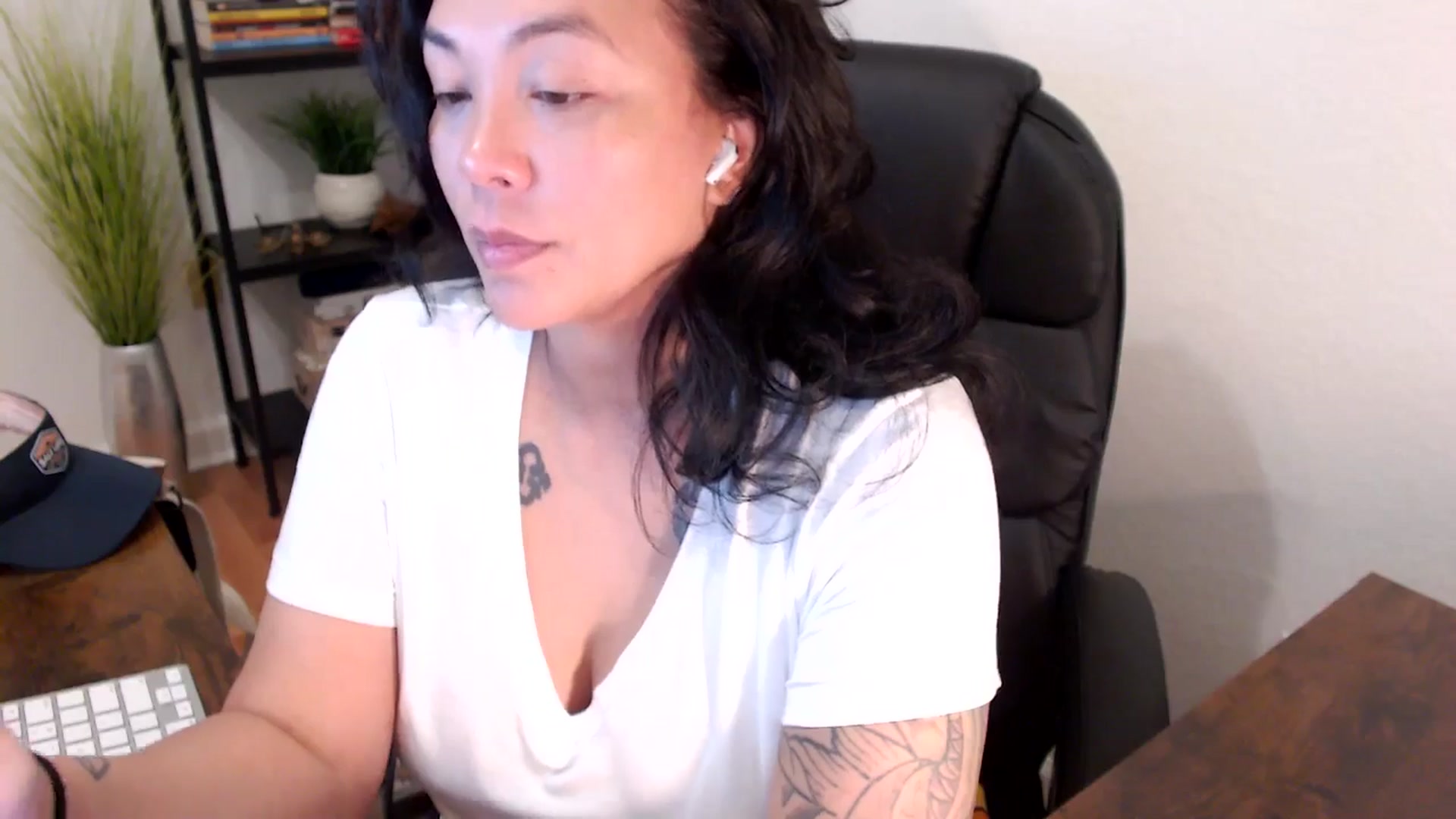 Gallery image thumbnail from MickaylaStar's myfreecams stream on, 03/26/2025, 17:38 image 7 of 20