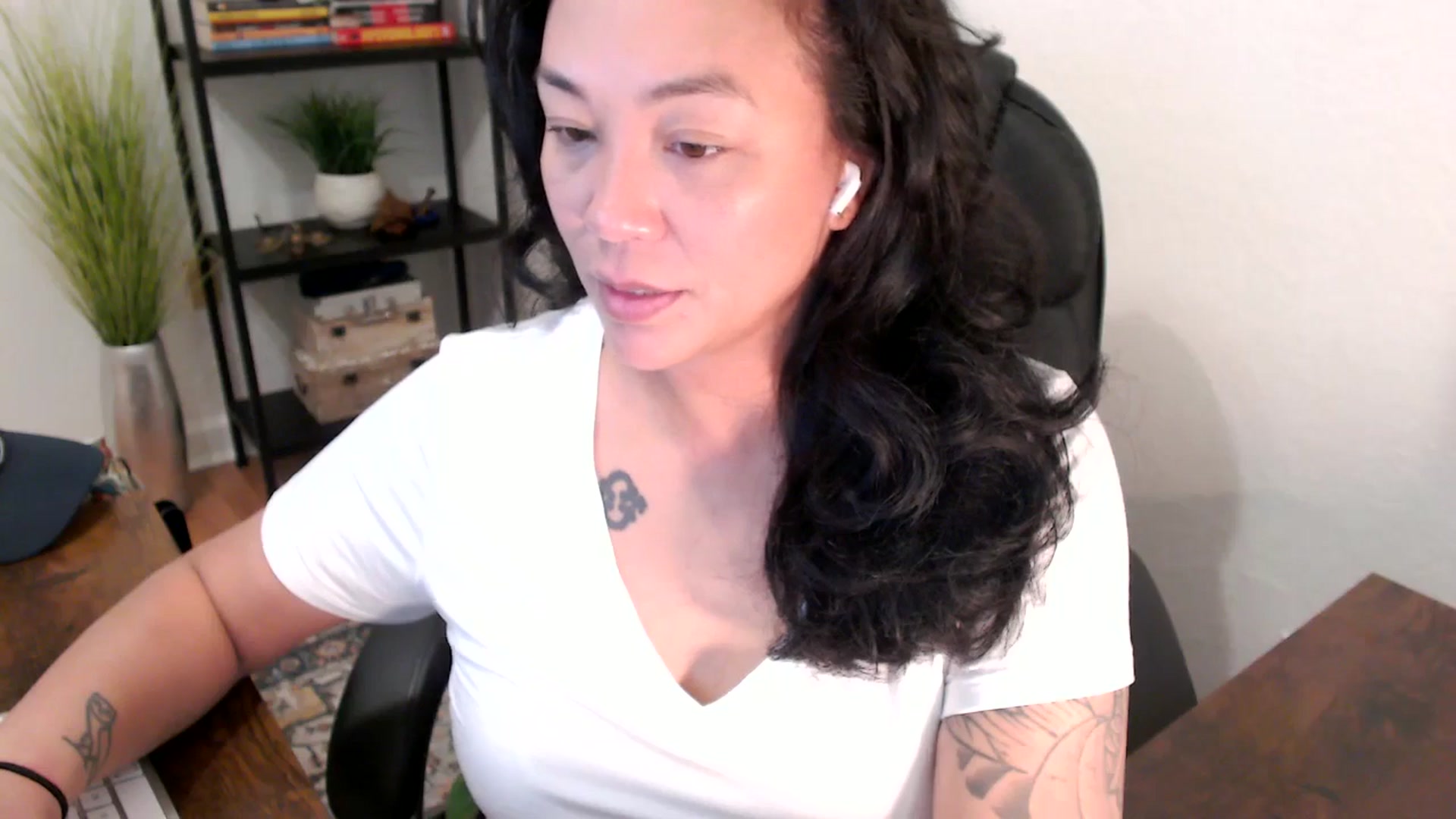 Gallery image thumbnail from MickaylaStar's myfreecams stream on, 03/26/2025, 17:38 image 18 of 20