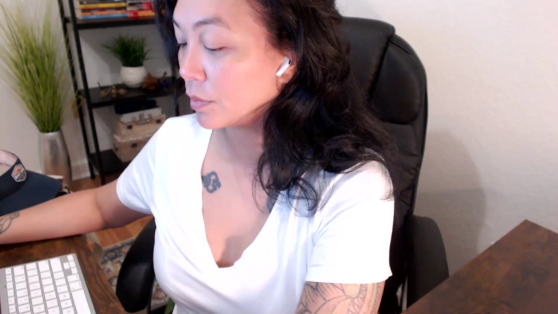 Gallery image thumbnail from MickaylaStar's myfreecams stream on, 03/26/2025, 17:38 image 2 of 20