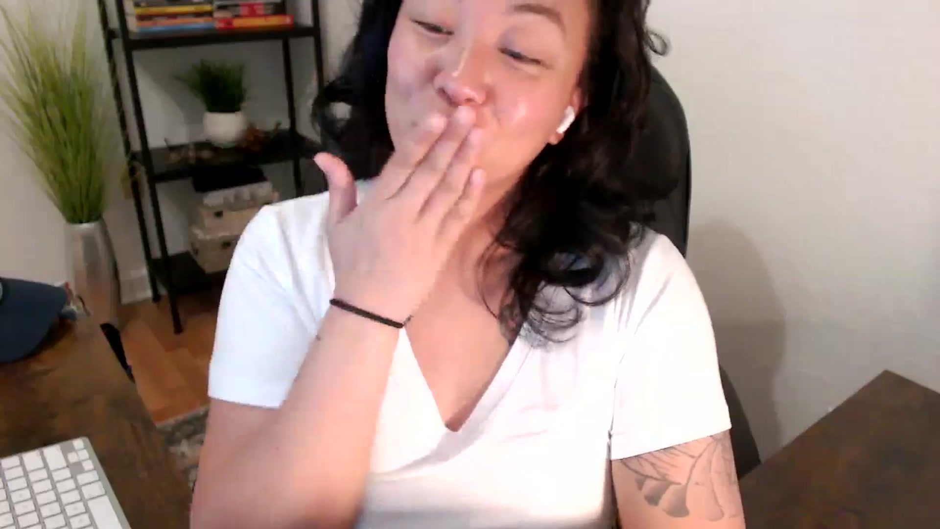 Gallery image thumbnail from MickaylaStar's myfreecams stream on, 03/26/2025, 17:38 image 14 of 20